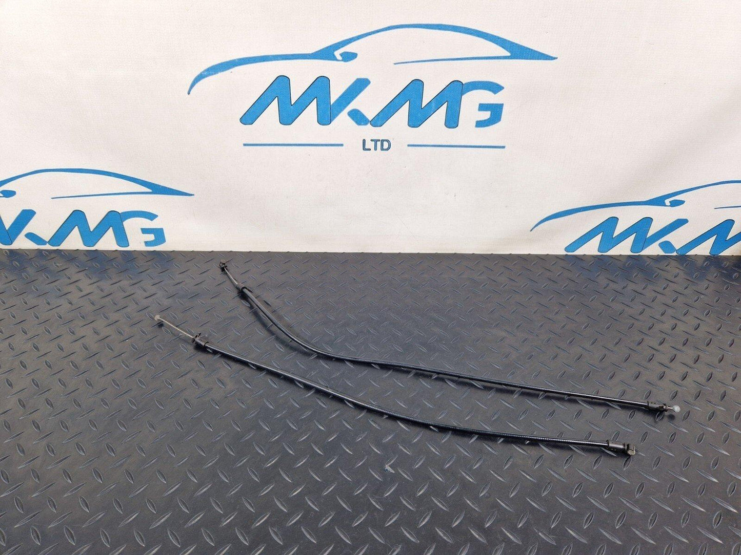 16-19 AUDI A4 B9 GENUINE OEM FRONT BONNET HOOD RELEASE BOWDEN CABLE 8W0823529E