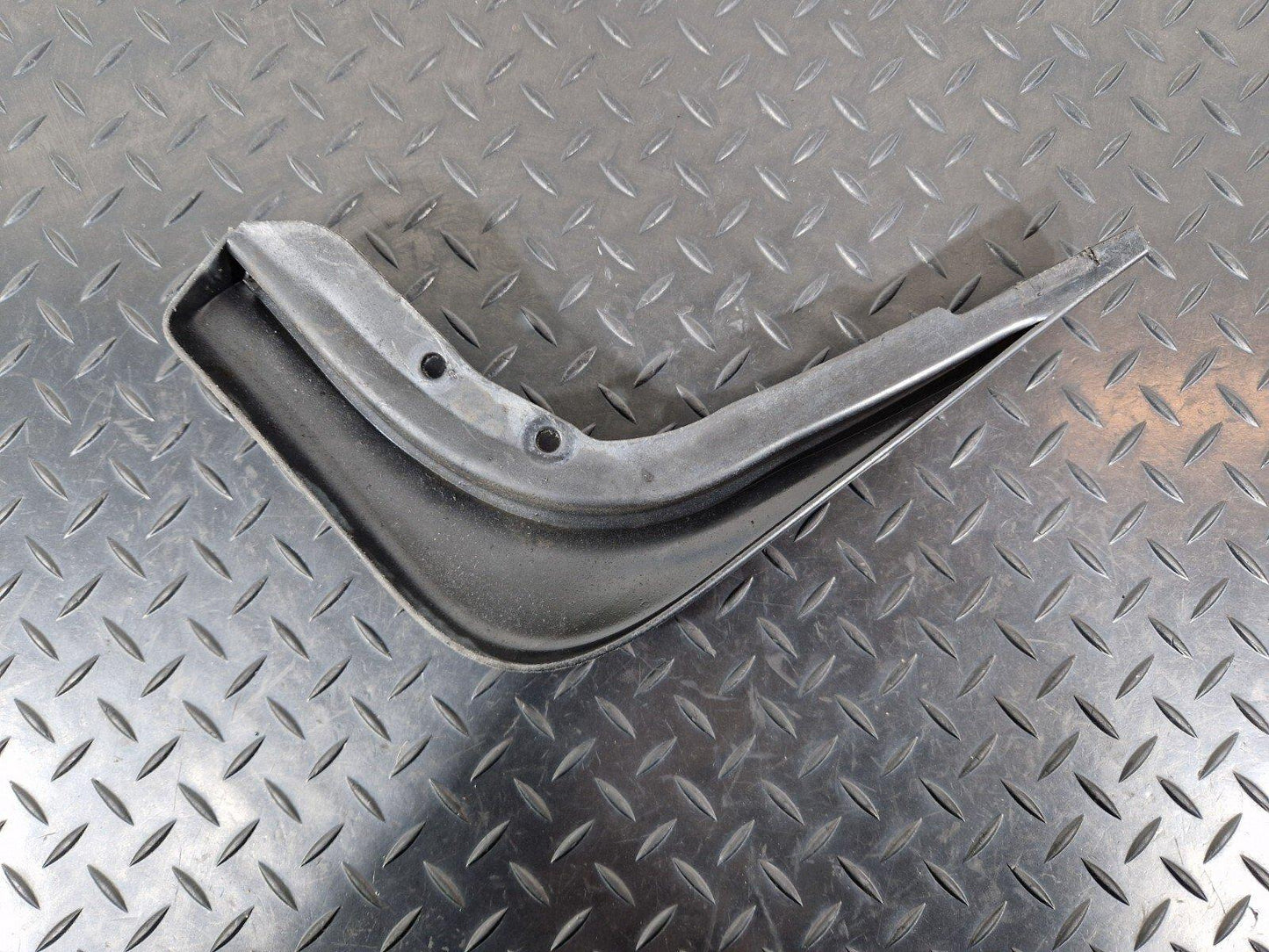 14-21 MERCEDES BENZ C200 W205 FRONT MUD FLAP SPLASH GUARD A2058900078