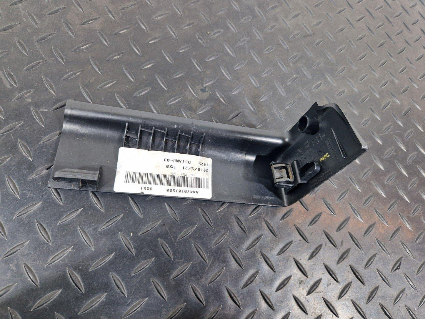 14-23 MERCEDES BENZ VITO W447 RIGHT B-PILLAR LOWER SEAT BASE TRIM A4479107500