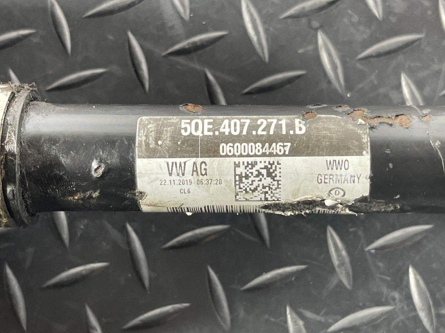 17-20 VW GOLF MK7.5 GENUINE FRONT LEFT PASSENGER SIDE  DRIVESHAFT 5QE407271B