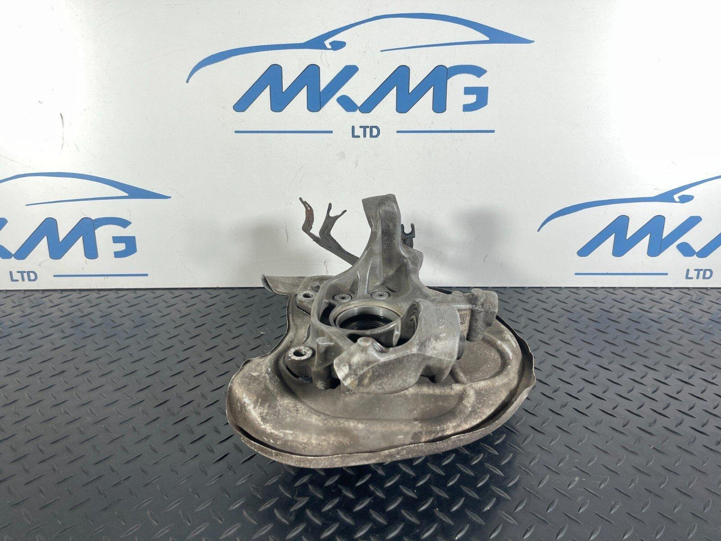 16-19 AUDI A4 B9 QUATTRO GENUINE FRONT RIGHT DRIVER SIDE WHEEL HUB 8W0505436AA
