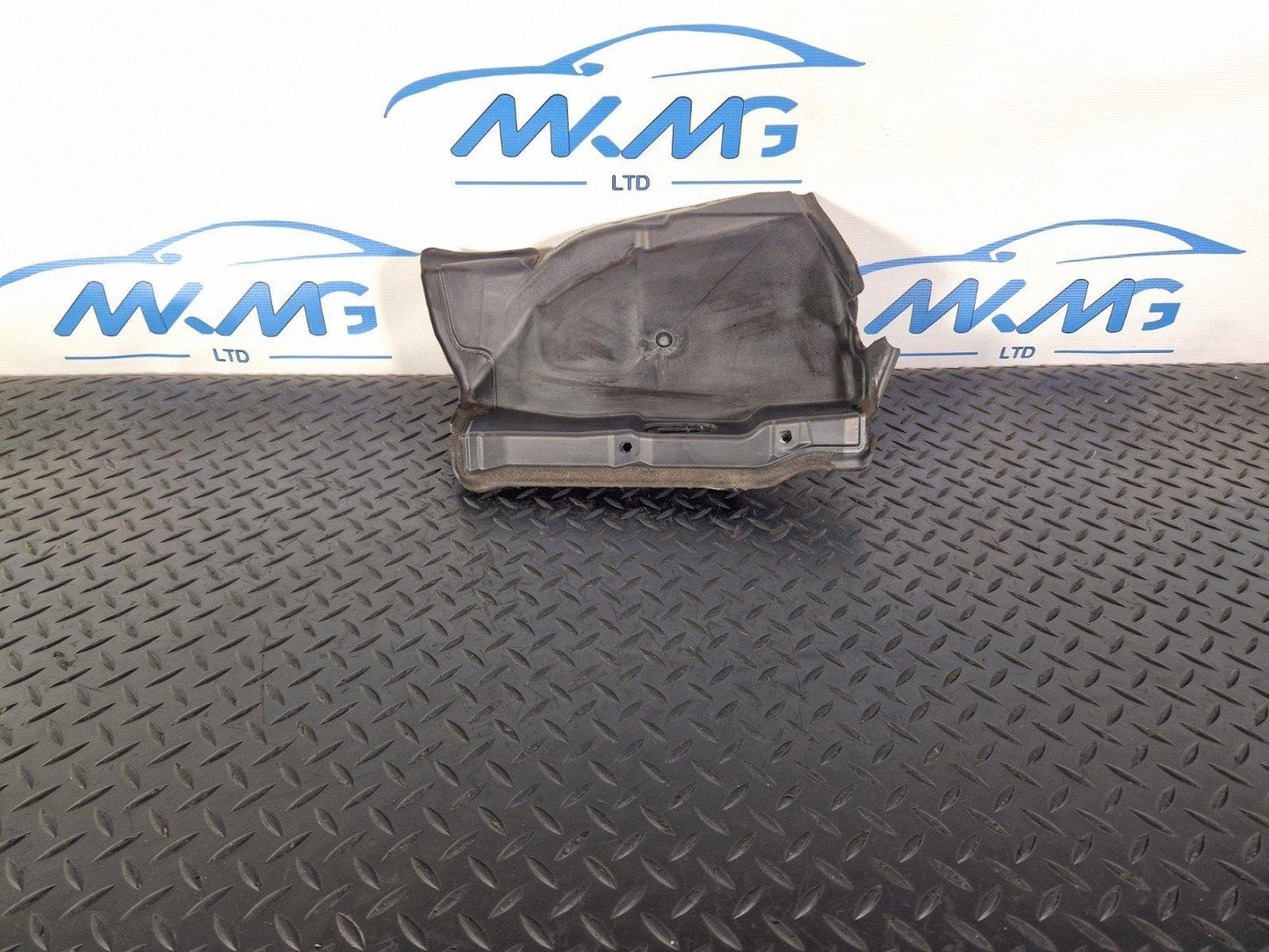 10-13 BMW X5 E70 LCI GENUINE FRONT RIGHT O/S WHEELHOUSE COVER TRIM 7161746