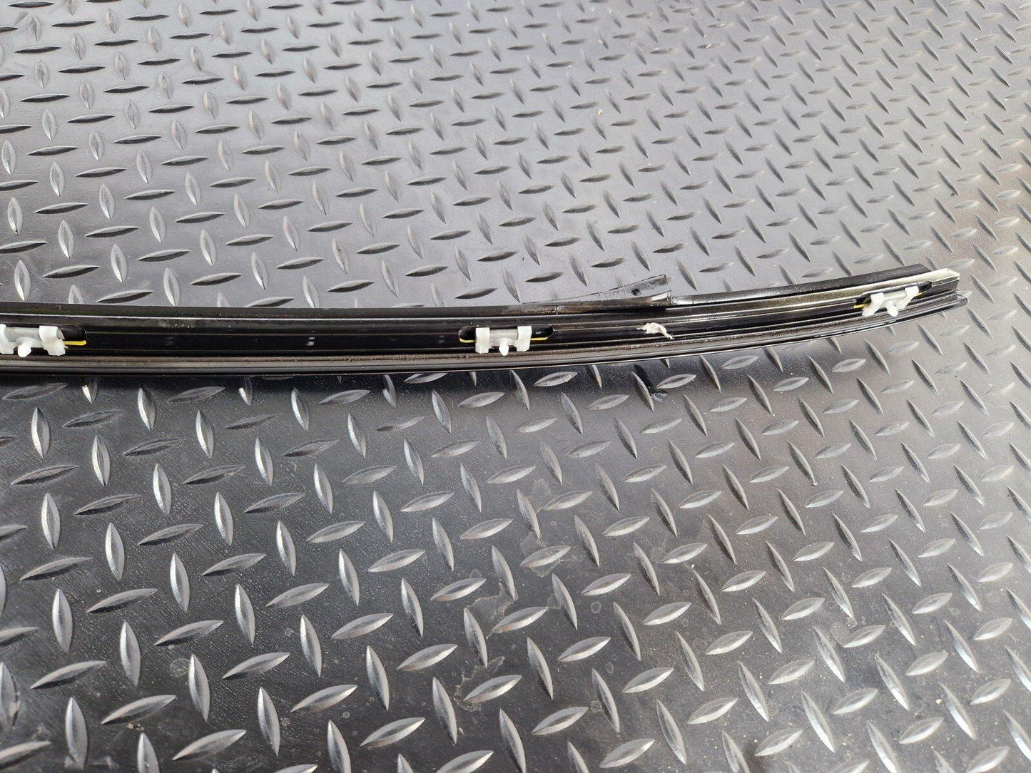 11-18 BMW 6 SERIES F06 RIGHT WINDOWS SURROUND TOP UPPER ROOF STRIP 7275304