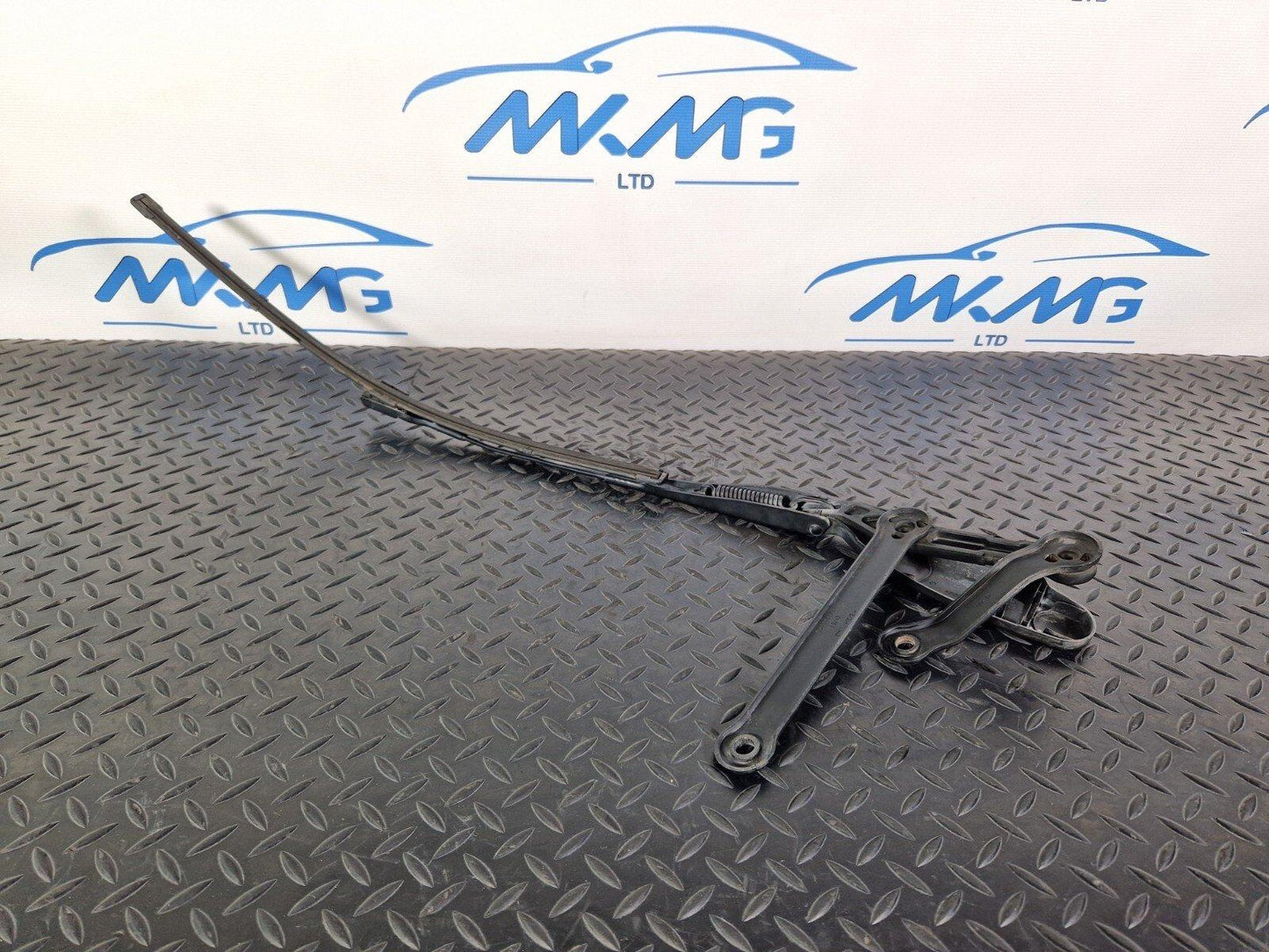 14-21 MERCEDES BENZ C300h W205 WINDSCREEN LEFT N/S WIPER ARM COVER A2058240219