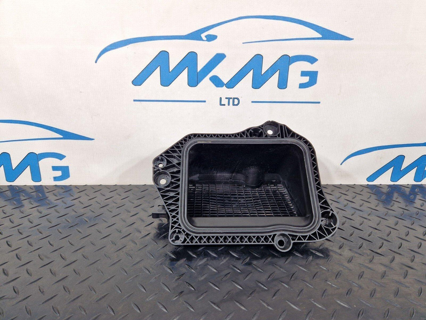16-19 AUDI A4 B9 GENUINE FRONT AIR INTAKE DUCT VENT 8W2819904A
