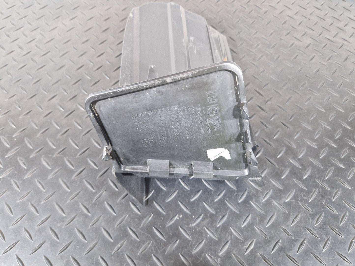 10-13 BMW X5 E70 LCI FRONT LEFT N/S BRAKE AIR DUCT COVER 8048771