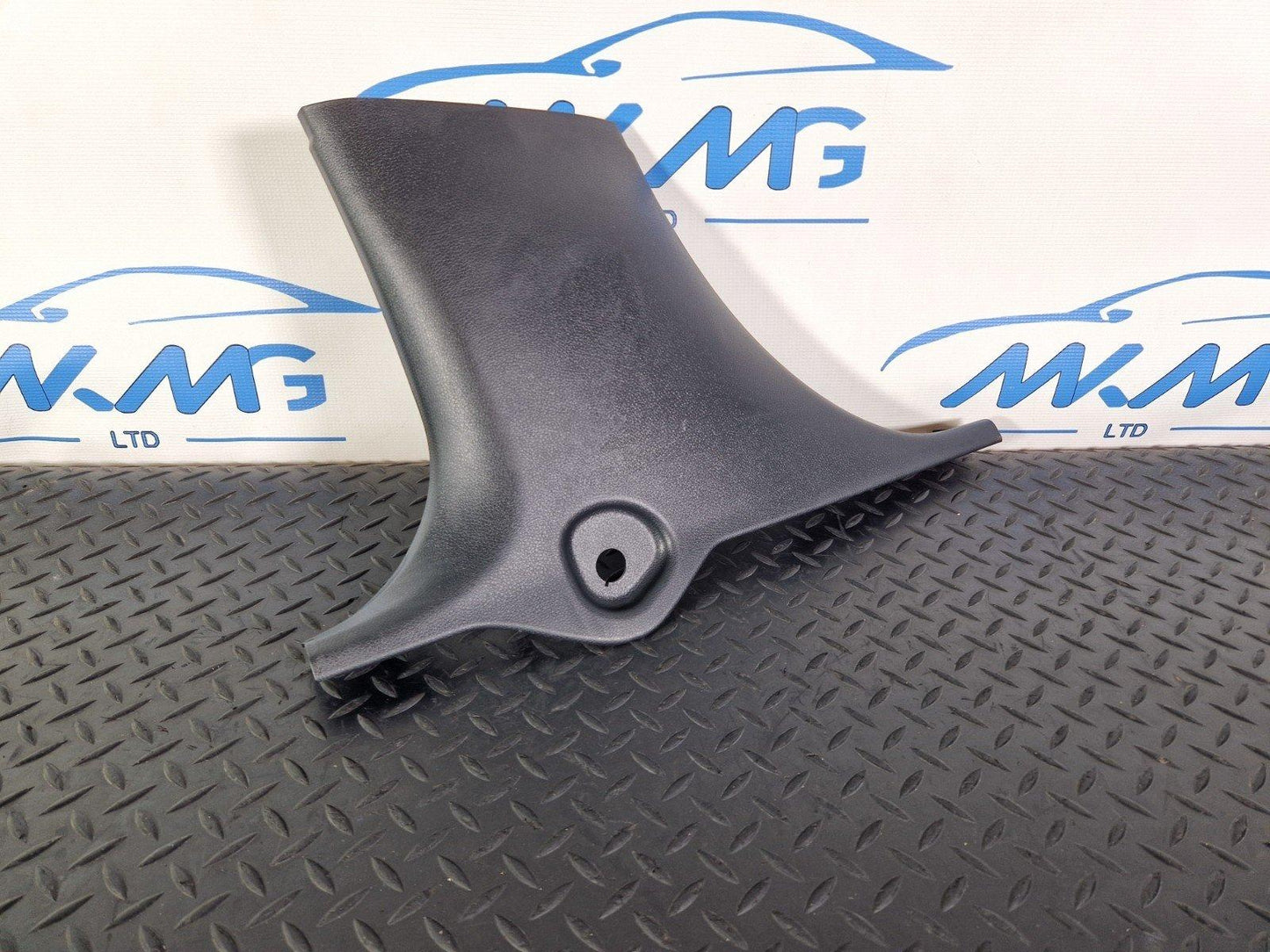 12-18 MERCEDES BENZ W176 PASSENGER SIDE LOWER B-PILLAR COVER TRIM A1766920100