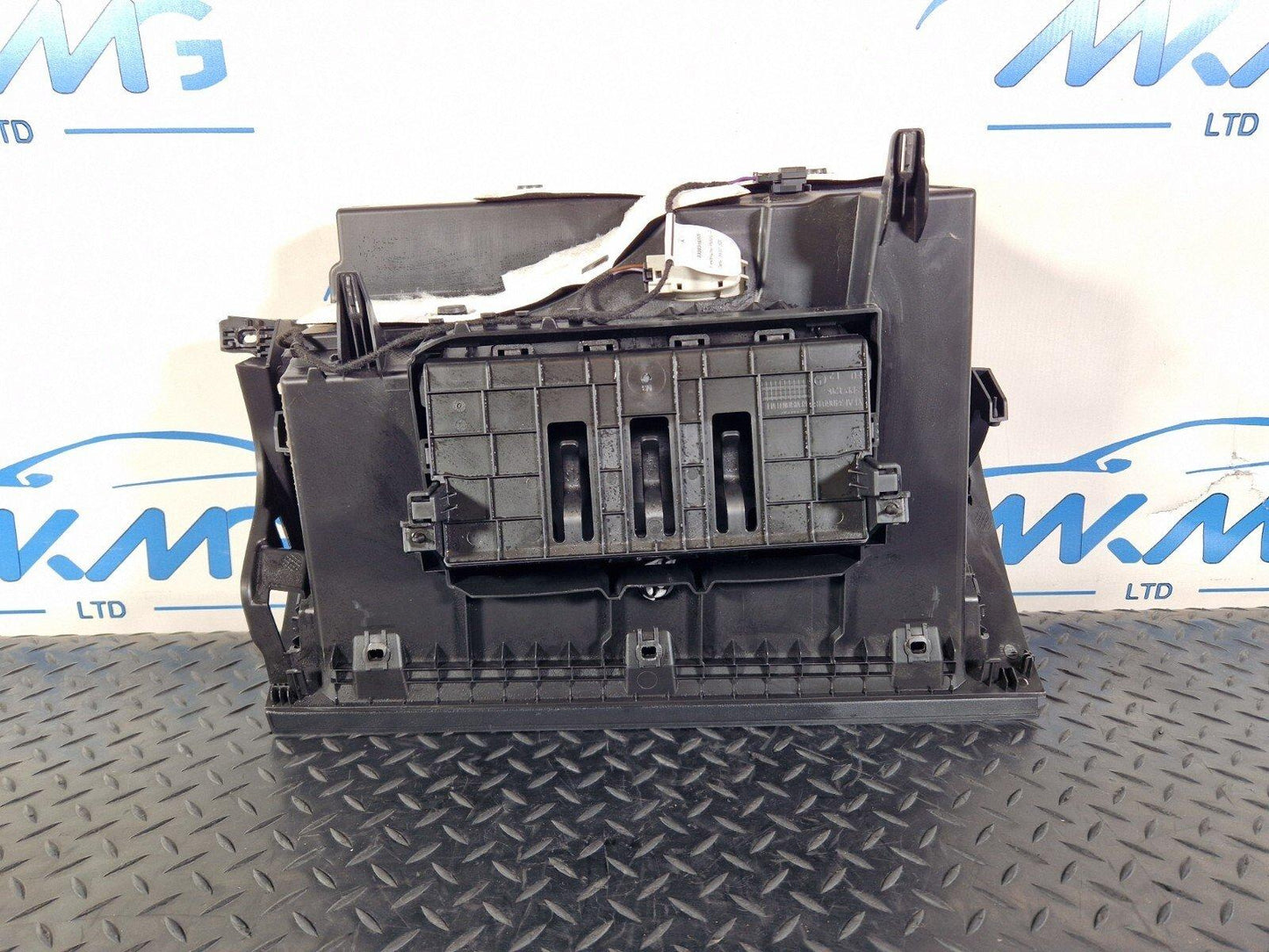 19-ON MERCEDES BENZ CLA C118 STORAGE COMPARTMENT GLOVEBOX A1776803800