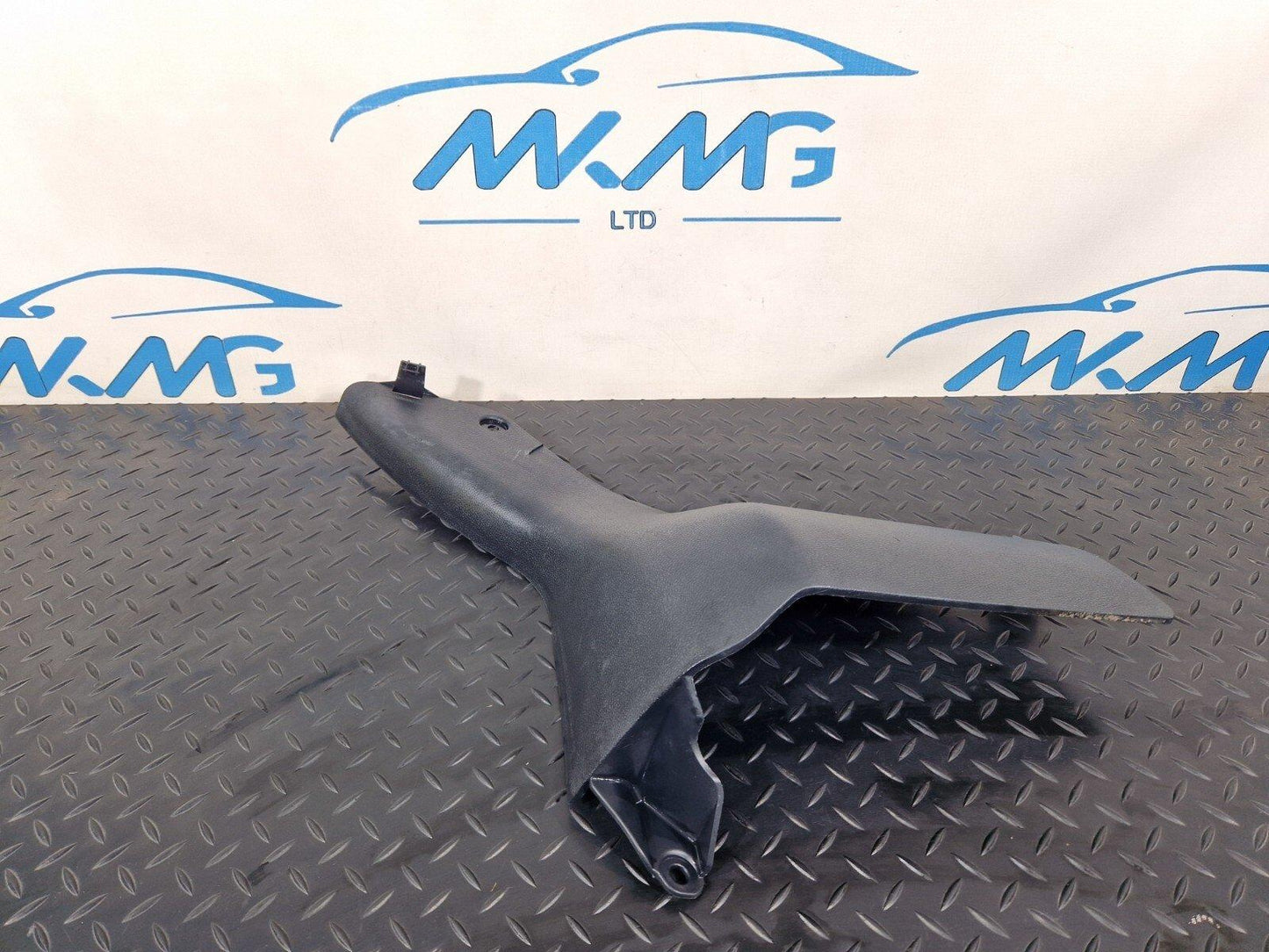 18-ON MERCEDES BENZ SPRINTER W907 FOOT WELL TRIM RIGHT A9076880100