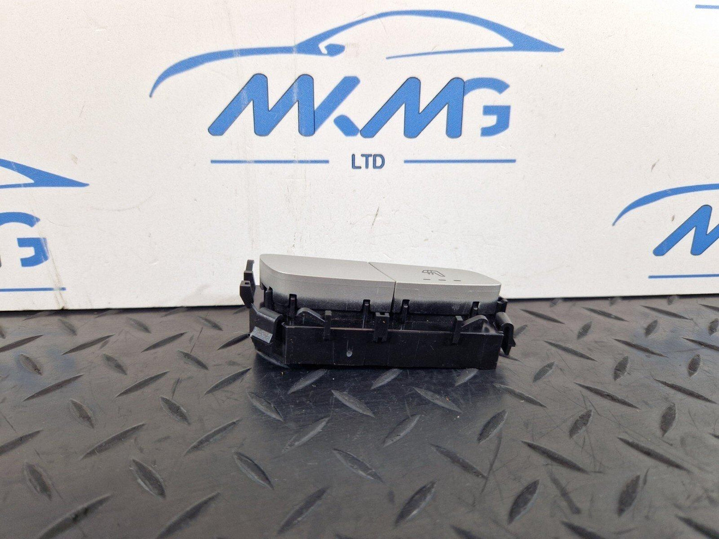 GENUINE MERCEDES BENZ OEM SEAT HEATING SWITCH A20590500004