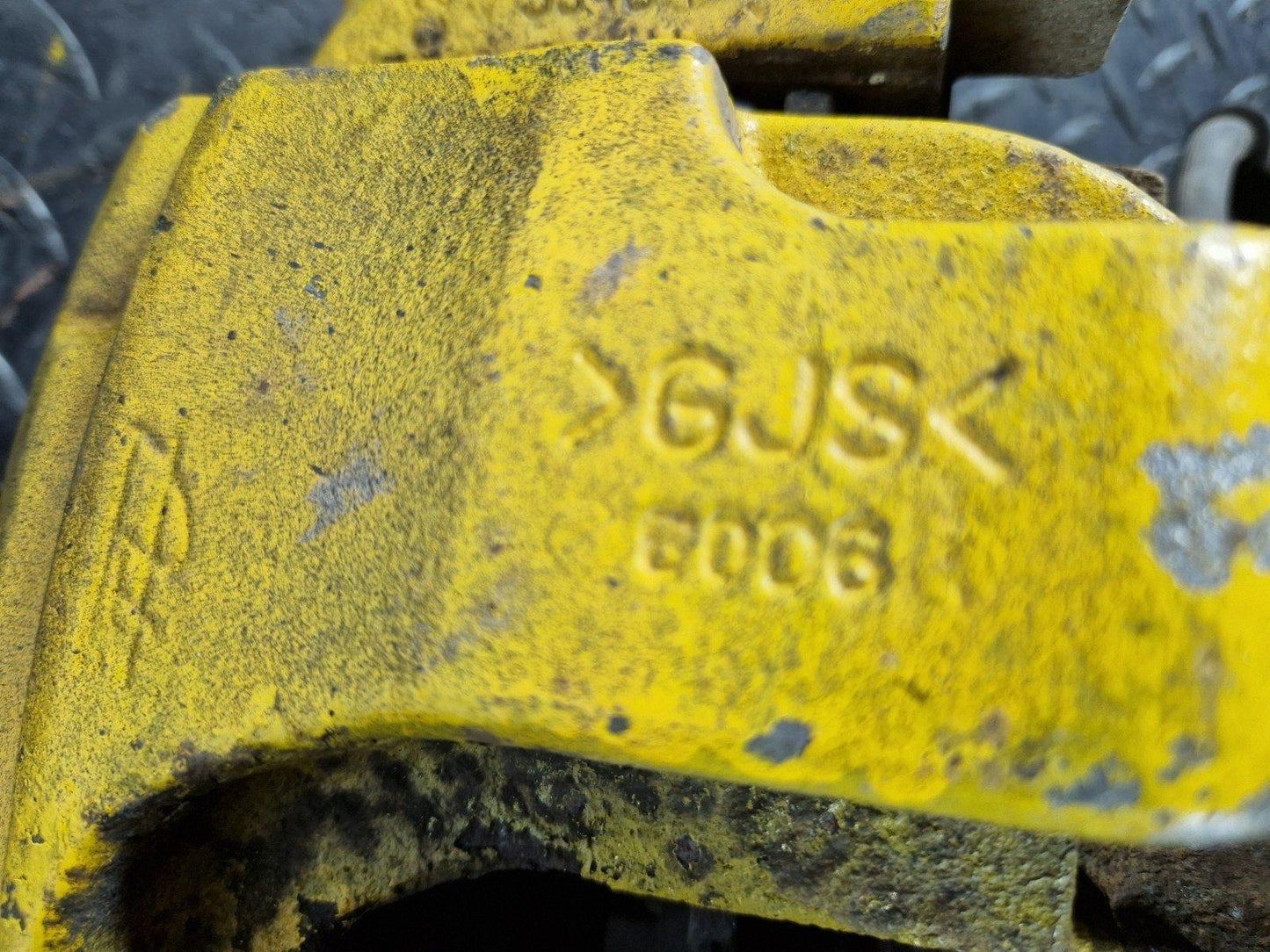 16-19 MERCEDES BENZ GLE W166 GENUINE FRONT RIGHT O/S BRAKE CALIPER