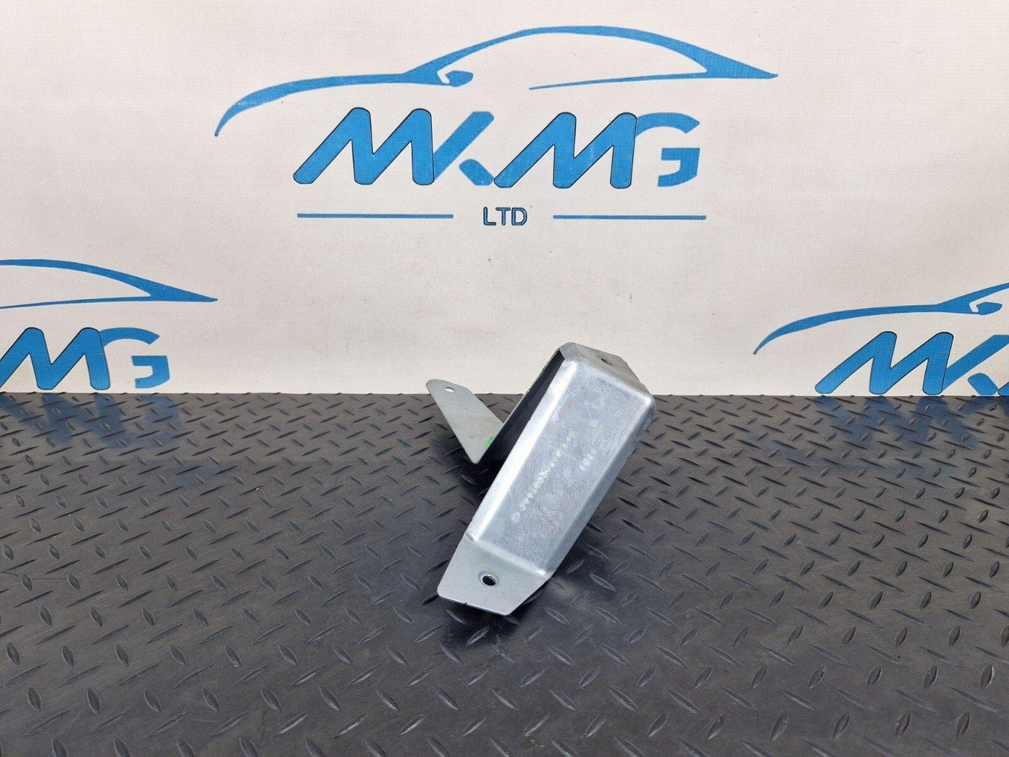 MERCEDES BENZ VITO W447 OEM REAR LEFT SIDE WALL TRIM BRACKET HOLDER A4476920314