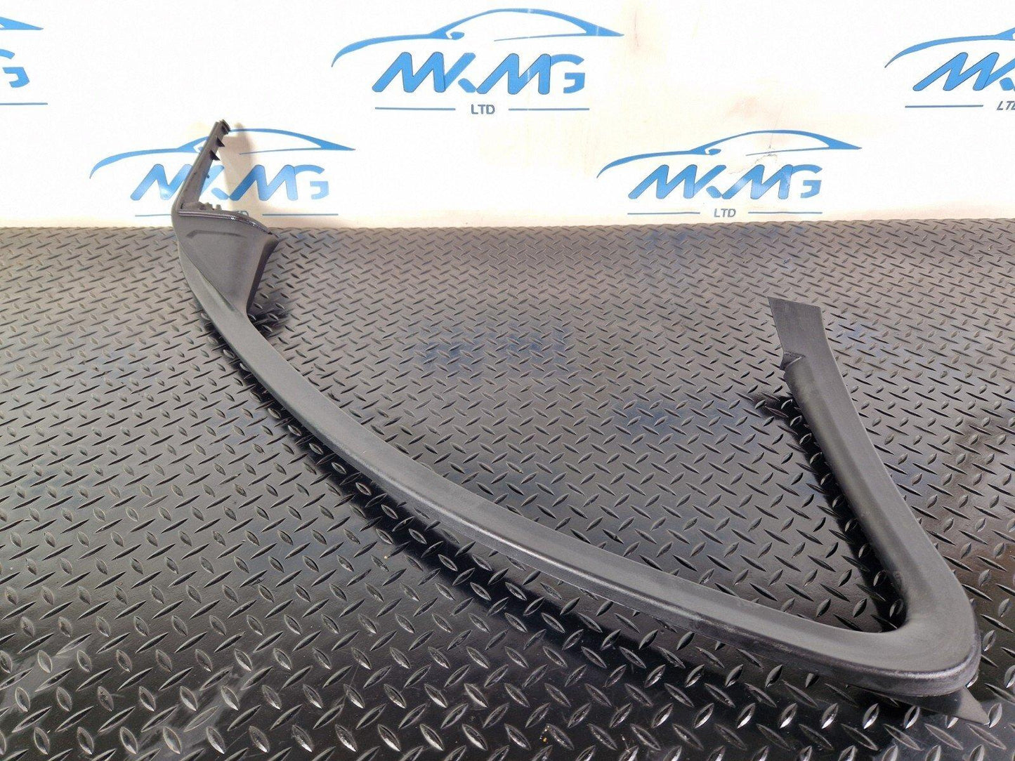 20-24 BMW 1 SERIES F40 FRONT LEFT WINDOW DOOR FRAME COVER 7464799