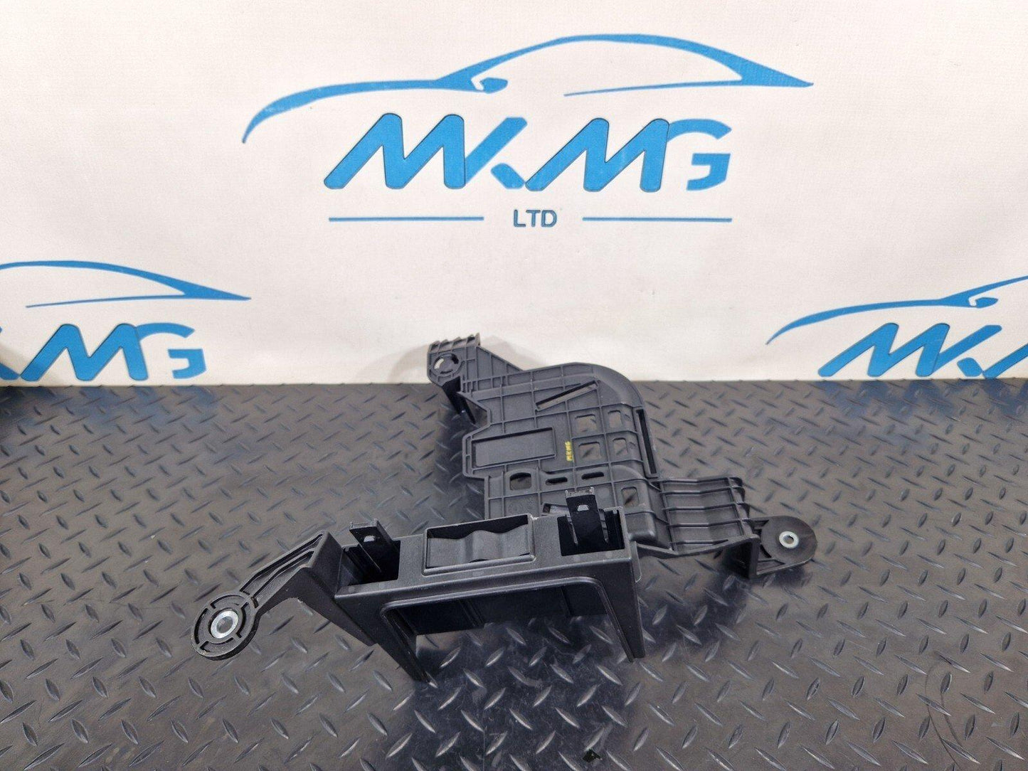 14-21 MERCEDES-BENZ C250D W205 FUSE BOX RELAY MODULE UNIT BRACKET A2055452940