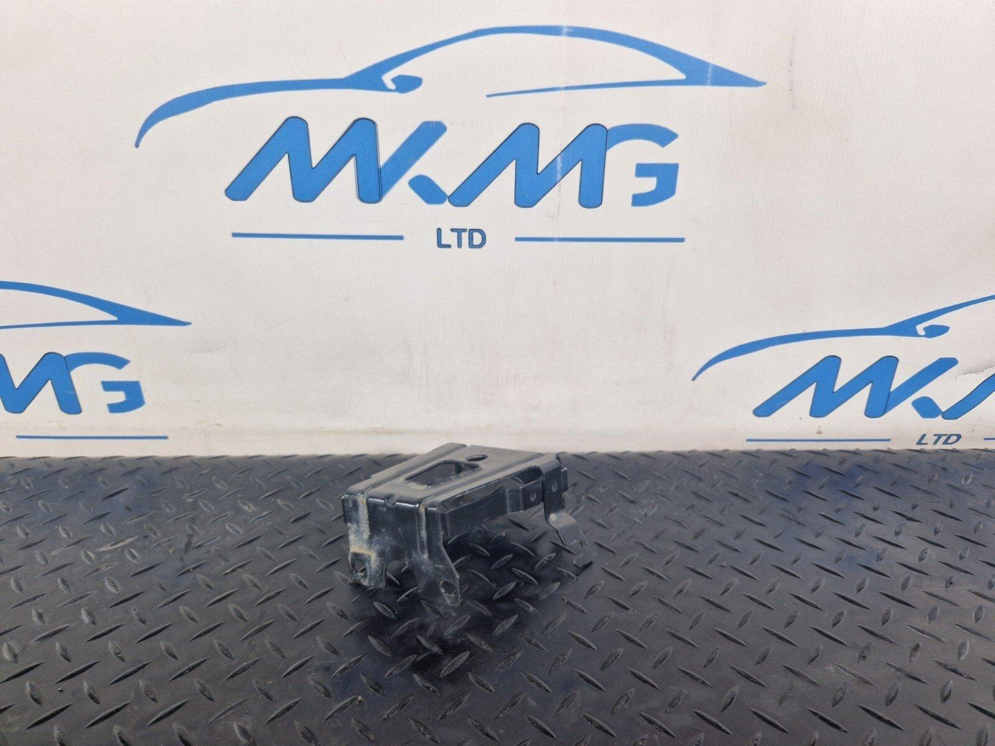 19-ON MERCEDES A CLA B W177 W247 C118 GENUINE ABS PUMP BRACKET A1774303500