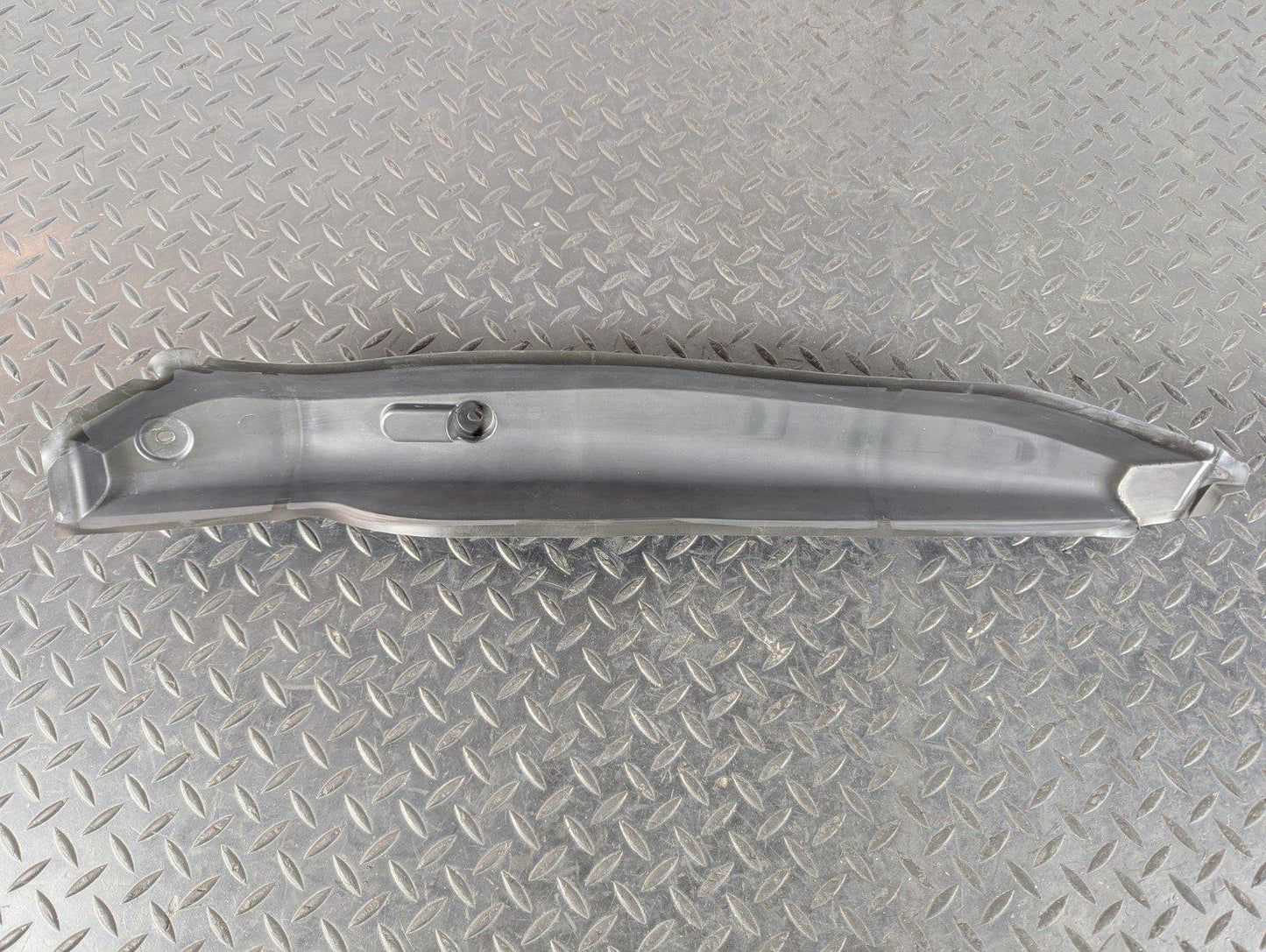 13-19 MERCEDES BENZ CLA C117 FRONT GUARD FENDER PILLAR TRIM RHS A1178890225
