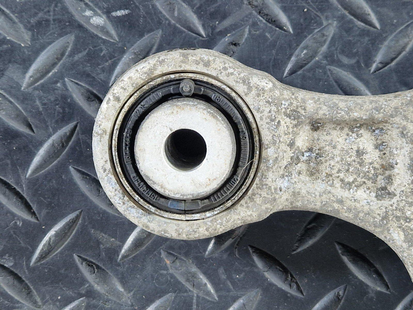 GENUINE AUDI A4 B9 A5 S5 F5 REAR LEFT OR RIGHT CONTROL ARM 8W0505361E