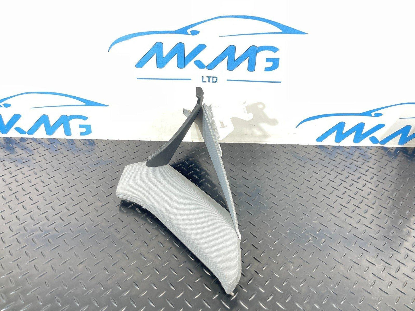 16-19 AUDI A4 B9 REAR LEFT PASSENGER SIDE C-PILLAR 8W5867287