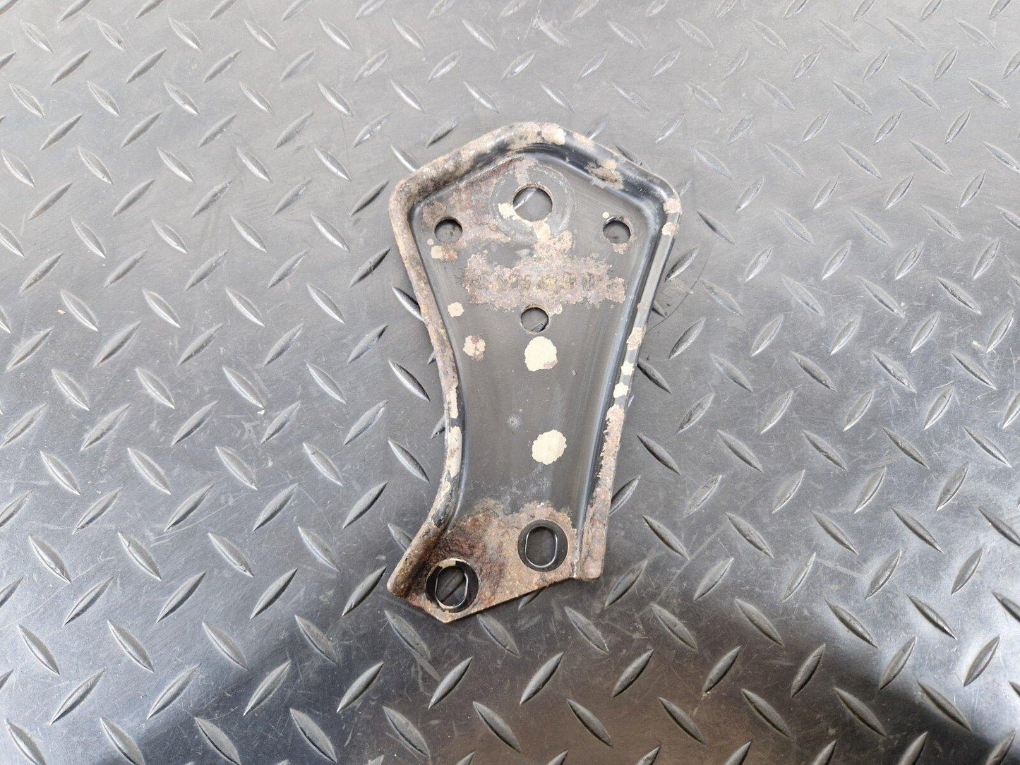 14-21 MERCEDES BENZ C300h W205 REAR SUBFRAME LEFT SIDE STOP PLATE A2053520700