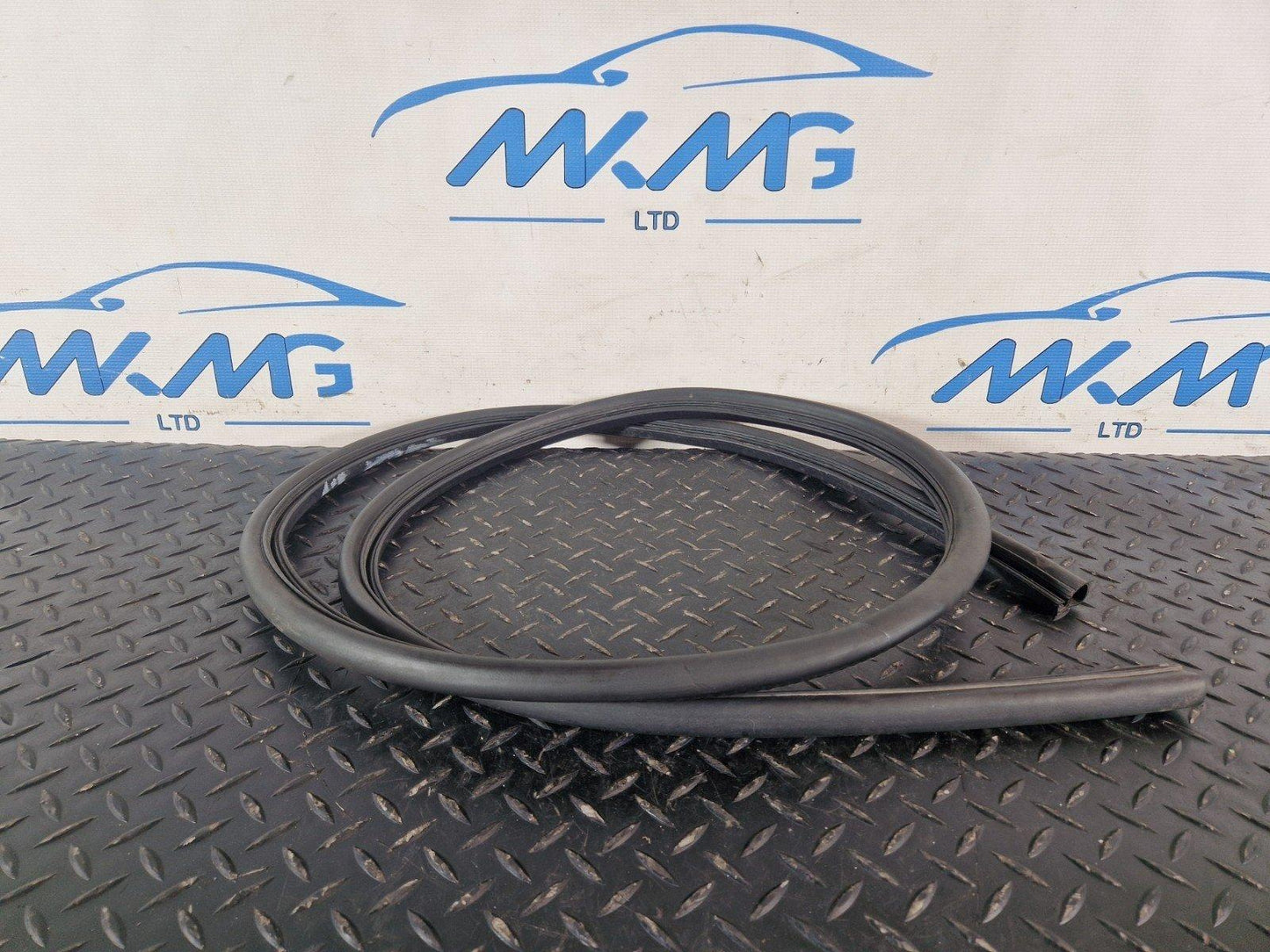 10-15 AUDI Q7 4L GENUINE OEM ENGINE HOOD BONNET RUBBER SEAL 4L0823731