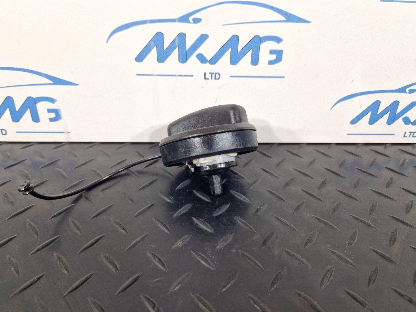 19-ON MERCEDES BENZ CLA C118 HYBRID FUEL TANK FILLER CAP A0004700900