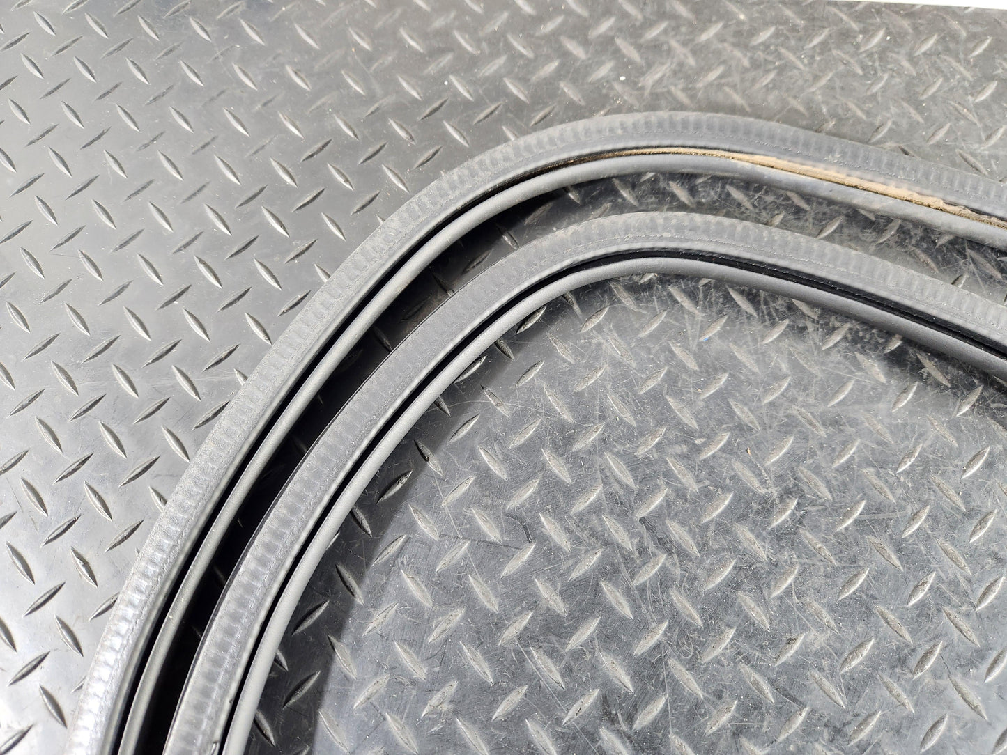Land Rover Range Rover Evoque L551 SUV Front Left Door Seal K8D2-20708-AC
