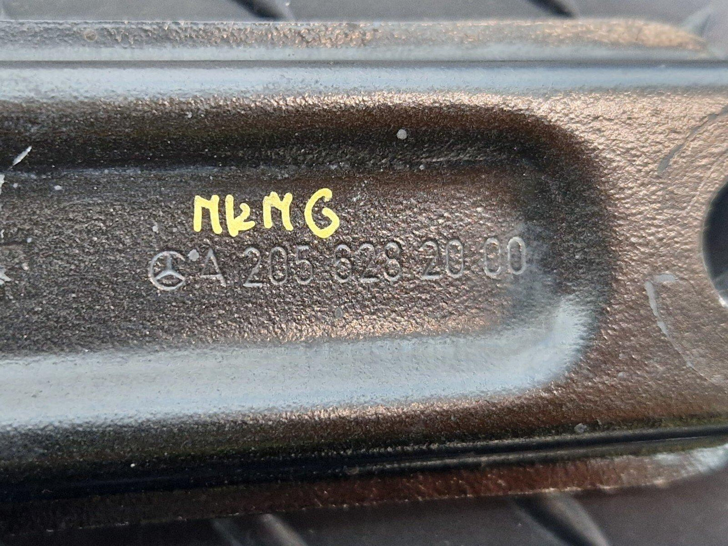 14-21 MERCEDES BENZ C220d W205 FRONT AXLE CARRIER BRACING BRACKET A2056282000