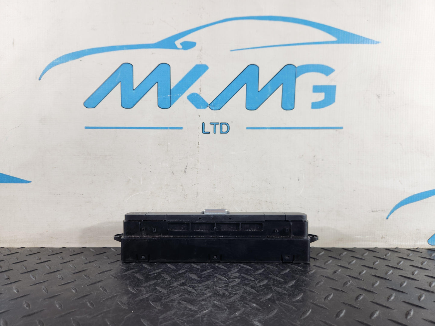 Mercedes Sprinter W907 Standard Cargo Van Radio Control Switch Panel A9079002203