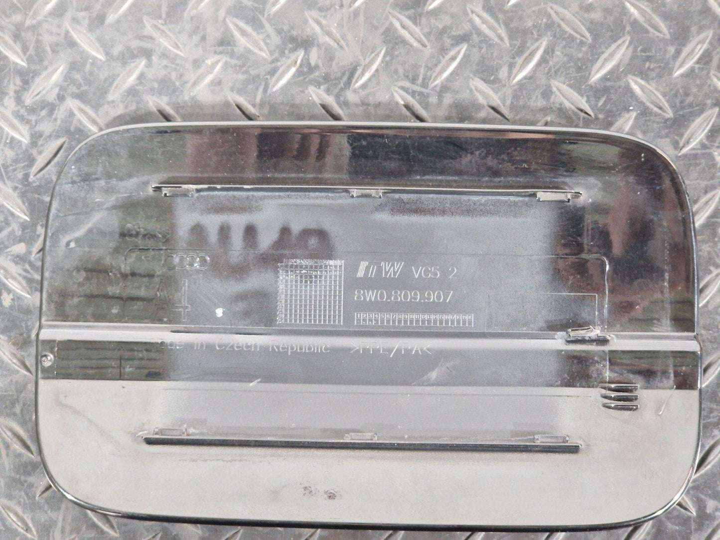 16-19 AUDI A4 B9 GENUINE FUEL DOOR IN BLACK 8W0809907