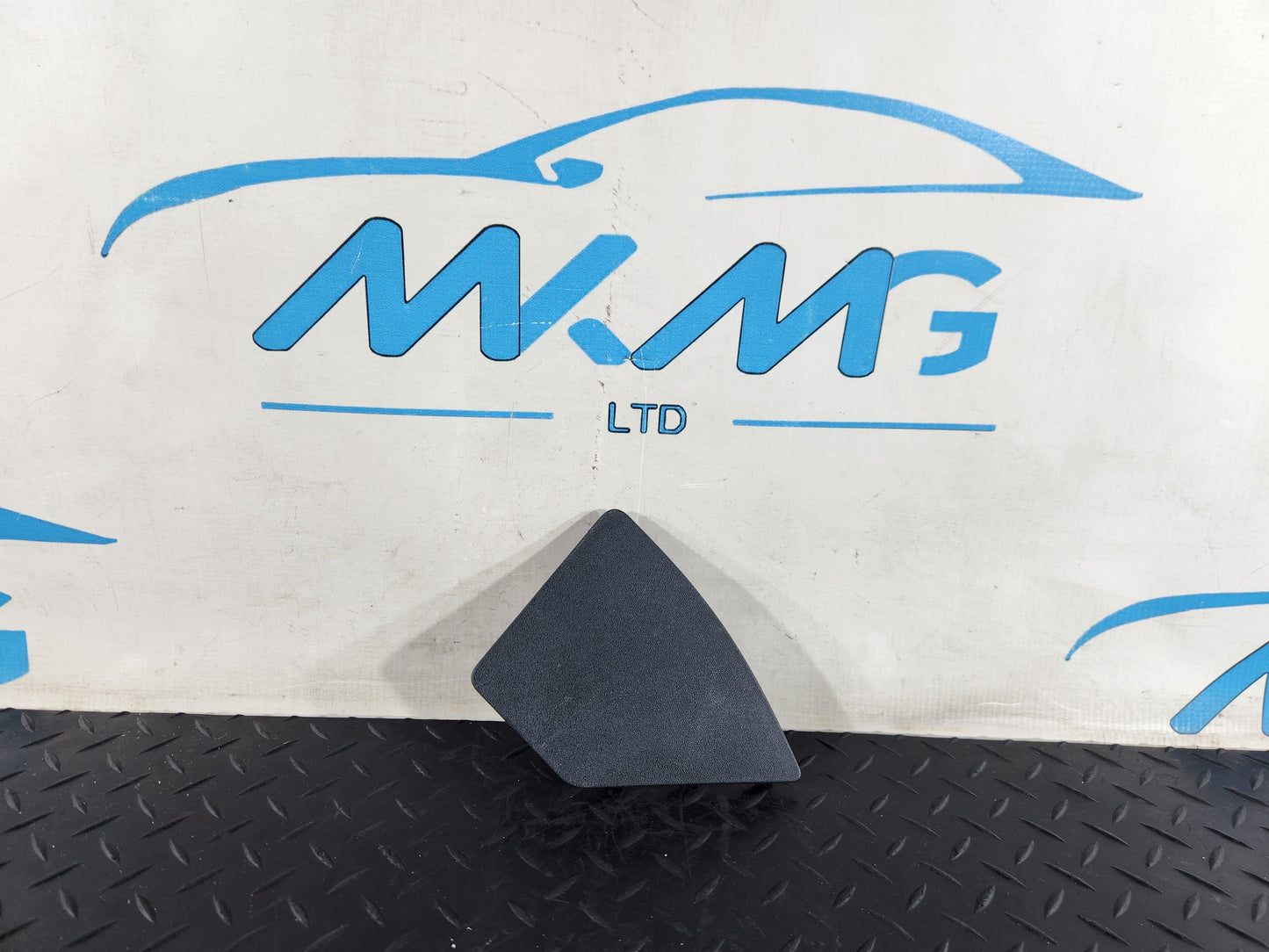 12-18 Range Rover Evoque L538 Front Left B-Pillar Column Cover BJ32610C29AAW