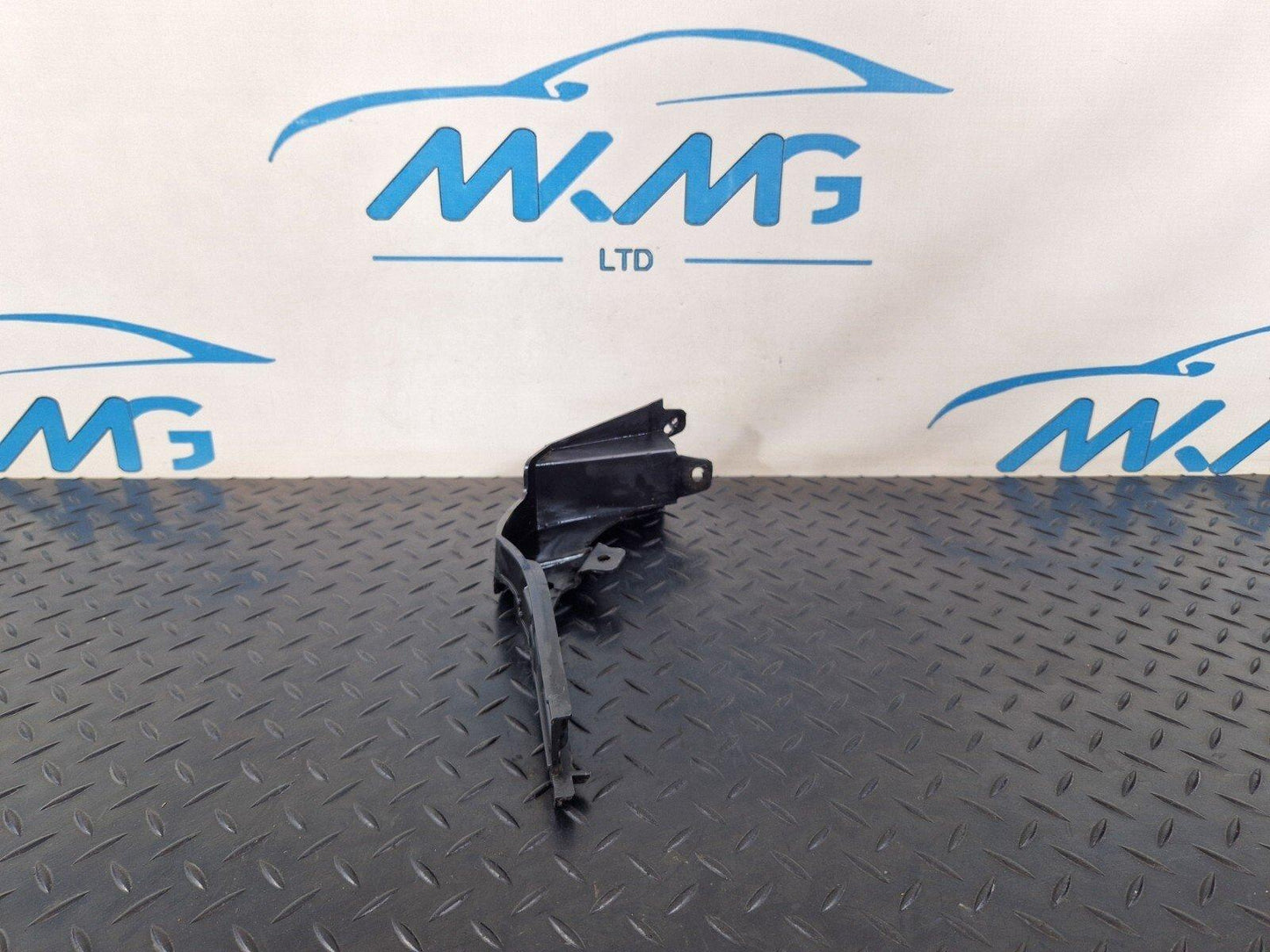 14-21 MERCEDES BENZ C300h W205 RIGHT OS REAR BUMPER MOUNTING BRACKET A2058854323