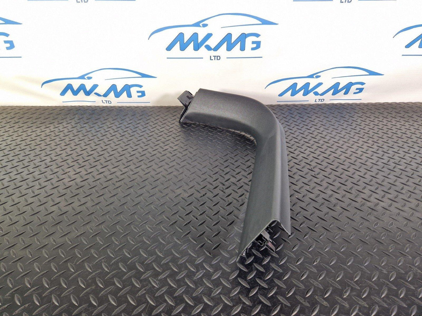 12-18 MERCEDES BENZ B-CLASS W246 REAR TAILGATE WINDSCREEN UPPER TRIM A2467400271