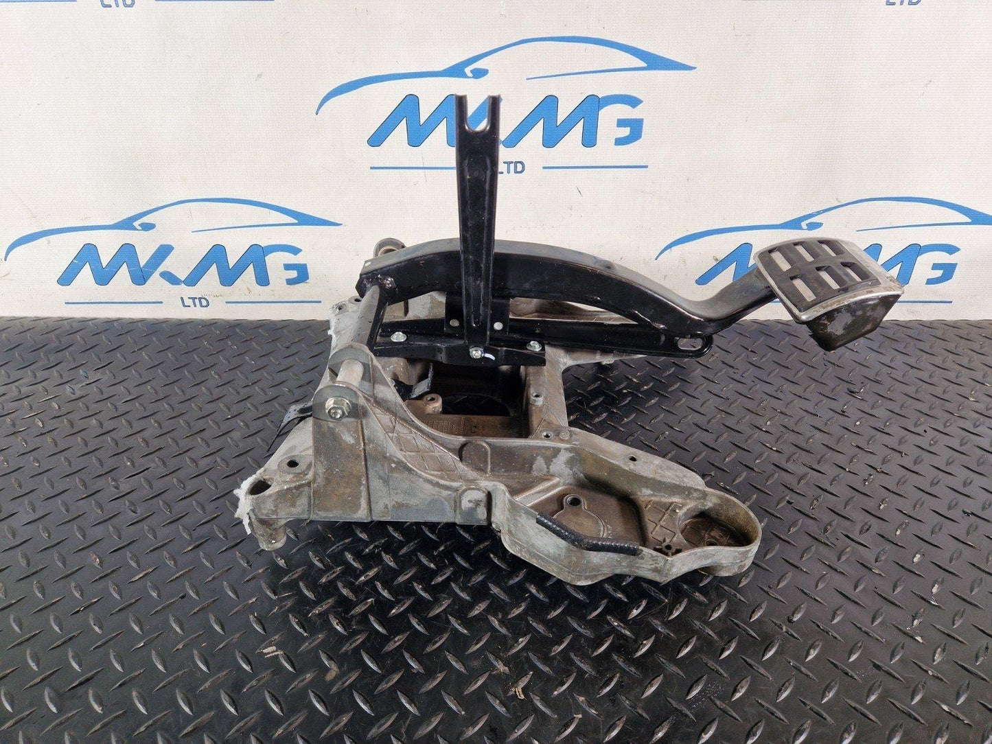 10-15 AUDI Q7 4L 3.0 DIESEL GENUINE BRAKE PEDAL  BRACKET MOUNT HOLDER 7L8723117A