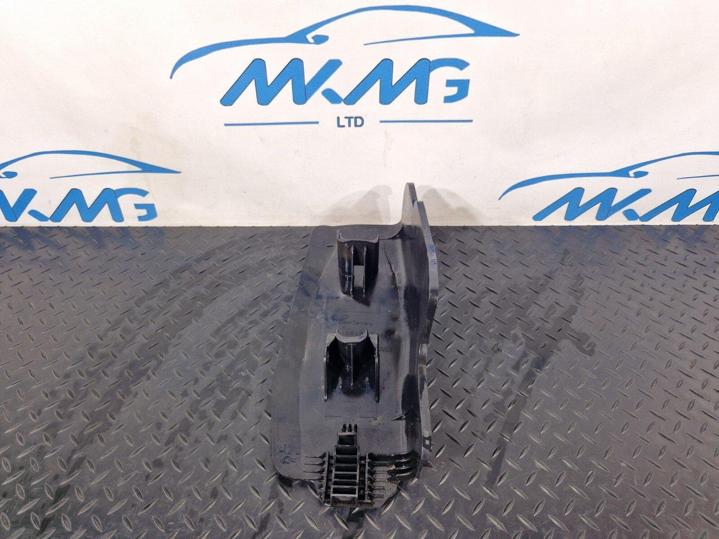 16-19 AUDI A4 B9 REAR LEFT SIDE CONTROL ARM COVER TRIM 8W0505415D