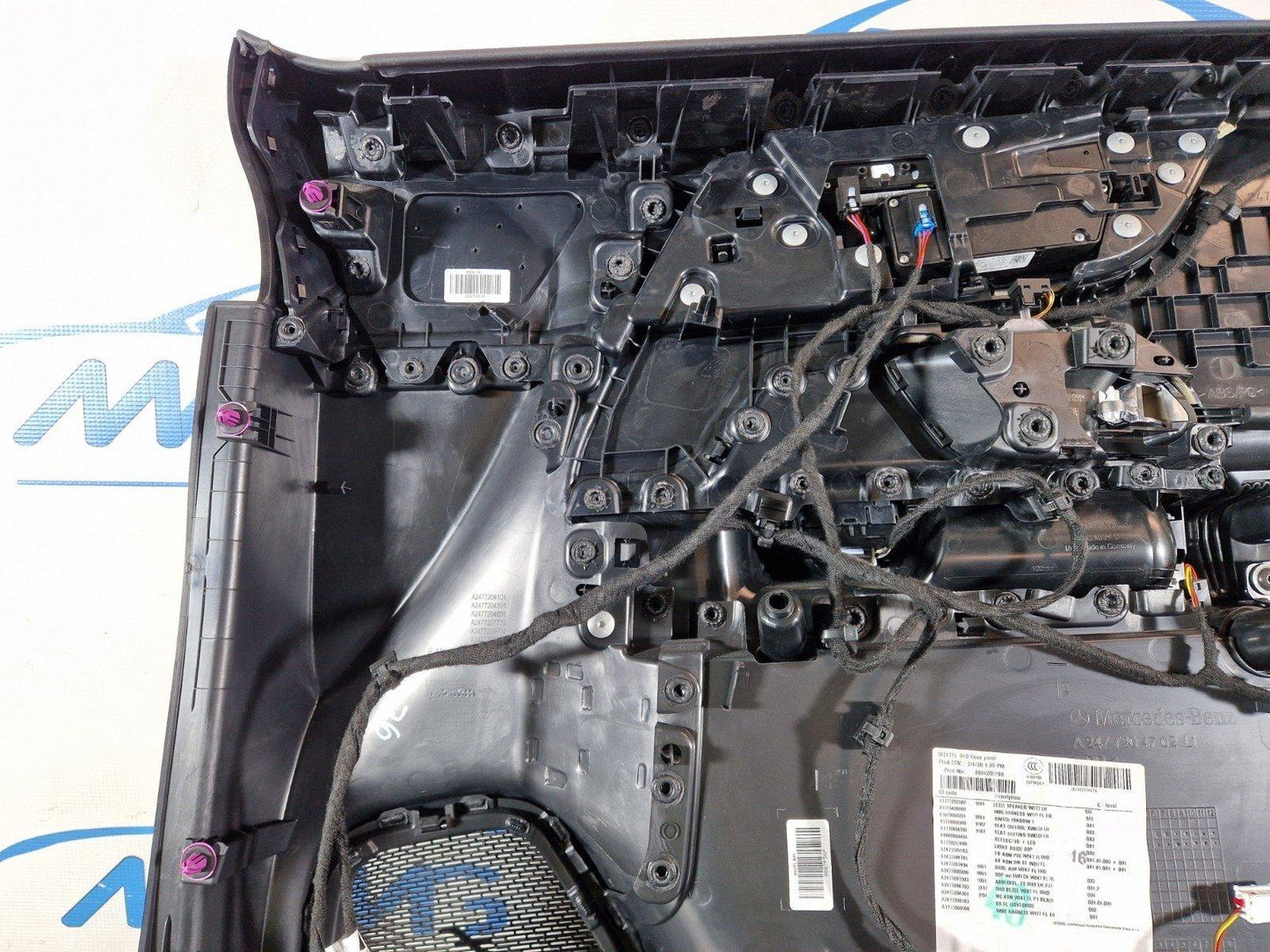 19-ON MERCEDES BENZ B CLASS W247 FRONT LEFT PASSENGER DOOR CARD PANEL IN BLACK