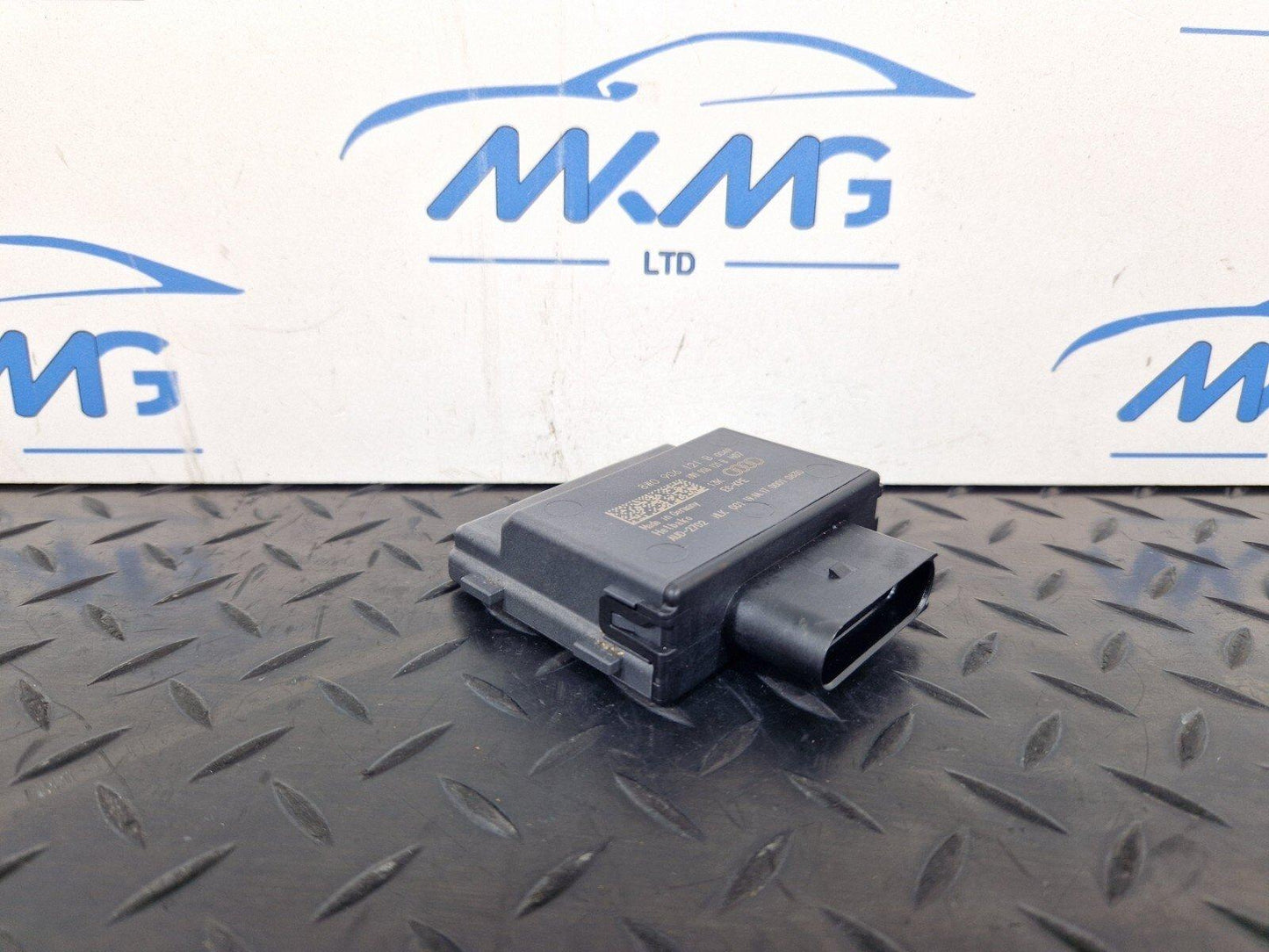 16-19 AUDI A4 B9 OEM FUEL PUMP CONTROL MODULE 8W0906121B
