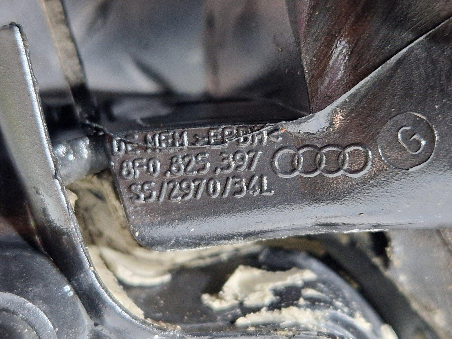 12-17 AUDI S5 CONVERTIBLE REAR ROOF RUBBER SEAL 8F0825397