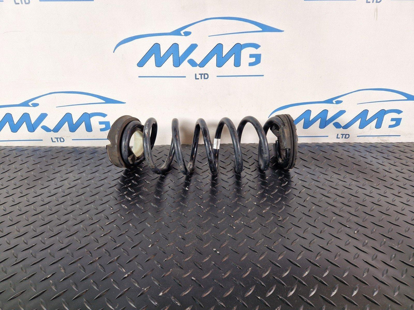 19-ON RANGE ROVER EVOQUE L551 OEM LEFT OR RIGHT REAR COIL SPRING K8D2-5B749-DB