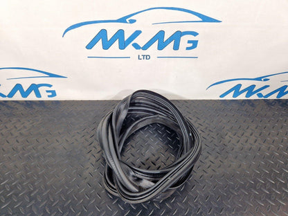 16-19 AUDI A4 B9 SALOON GENUINE TAILGATE BOOT LID RUBBER SEAL 8W5827705C