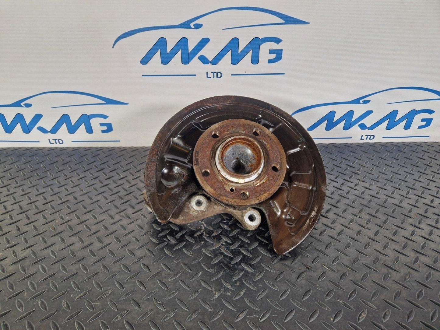 14-20 MERCEDES BENZ GLA X156 GENUINE OEM REAR LEFT N/S WHEEL HUB A2460306