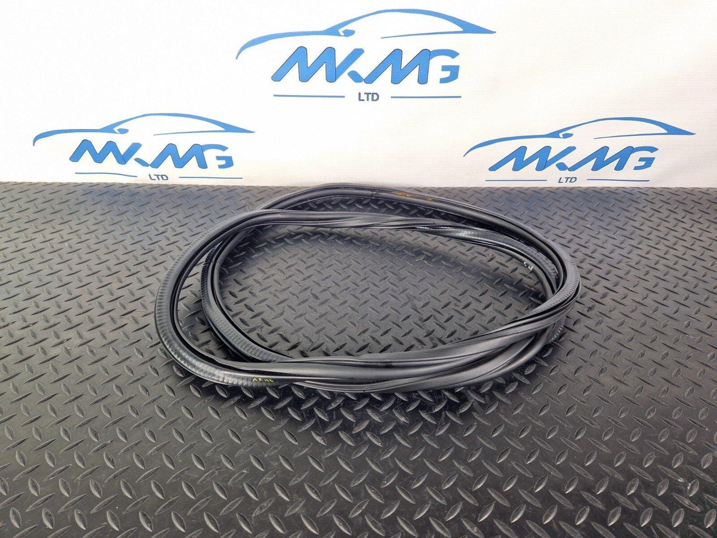 12-18 AUDI A6 C7 GENUINE AVANT REAR DOOR RUBBER SEAL FITS LEFT & RIGHT 4G9833721