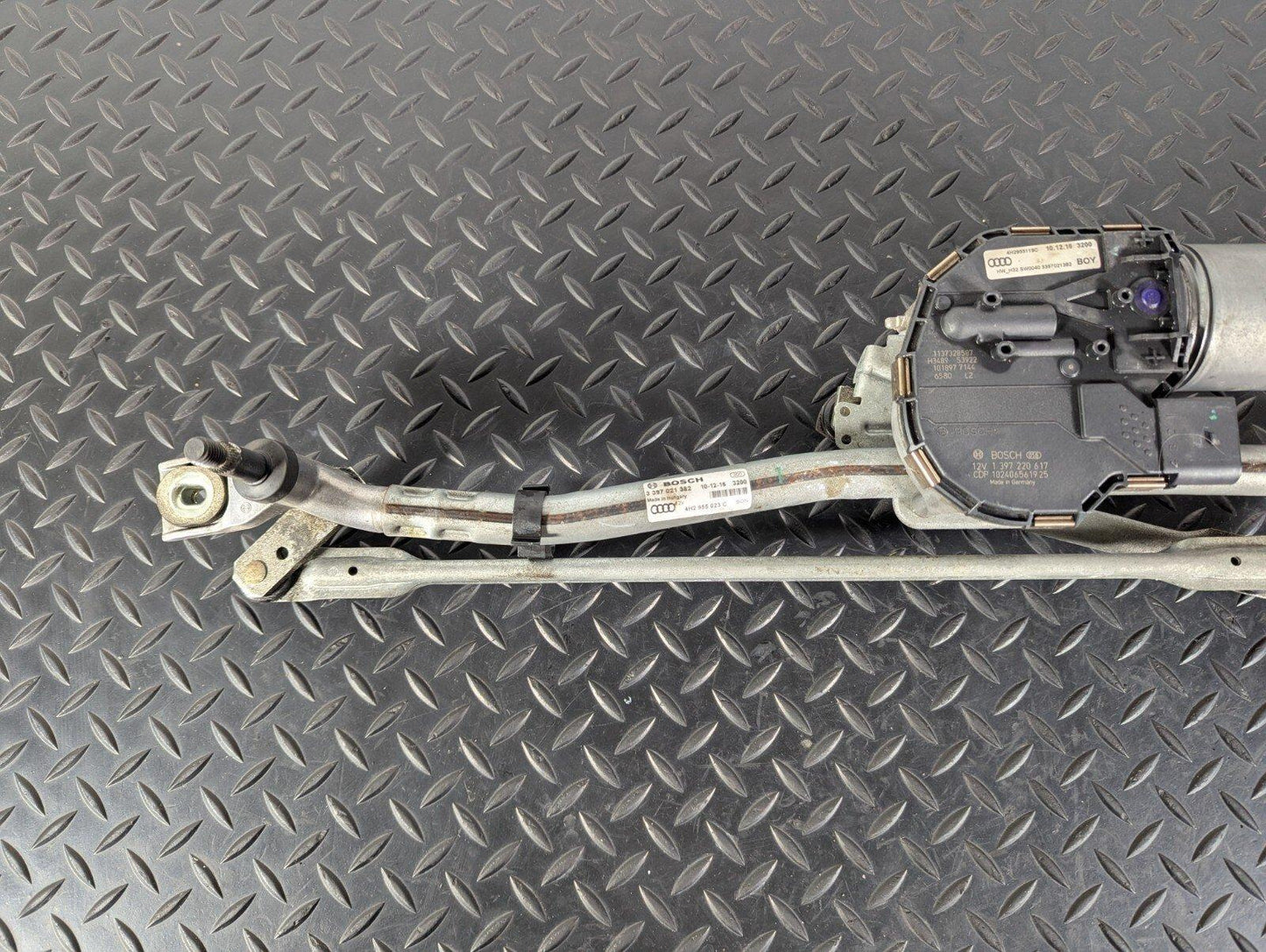10-17 AUDI A8 4H WIPER MOTOR FRONT WINDSCREEN WIPER MOTOR 4H2955119C 4H2955023C