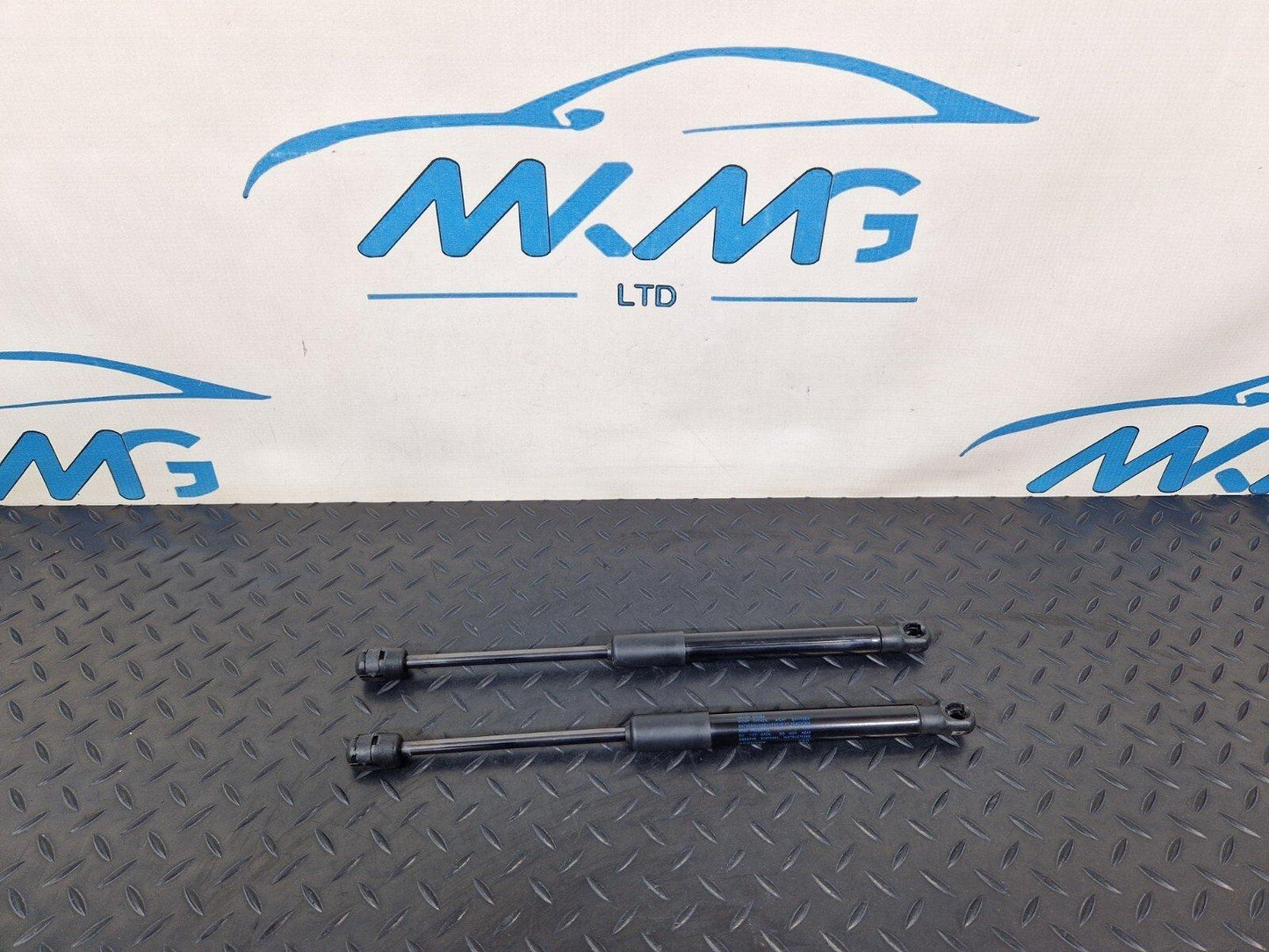 15-18 AUDI A7 4G GENUINE OEM BONNET HOOD GAS STRUTS PAIR RIGHT & LEFT 4G8823359A