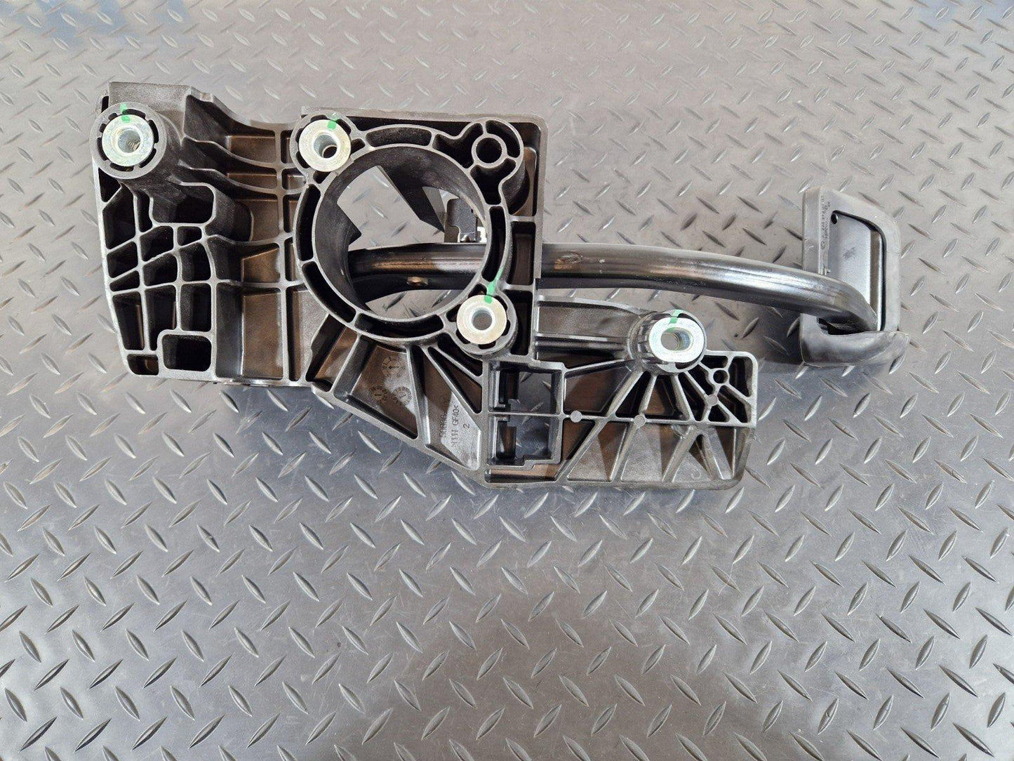18-ON MERCEDES BENZ A CLASS W177 GENUINE AUTO GENUINE BRAKE PEDAL A2472900100