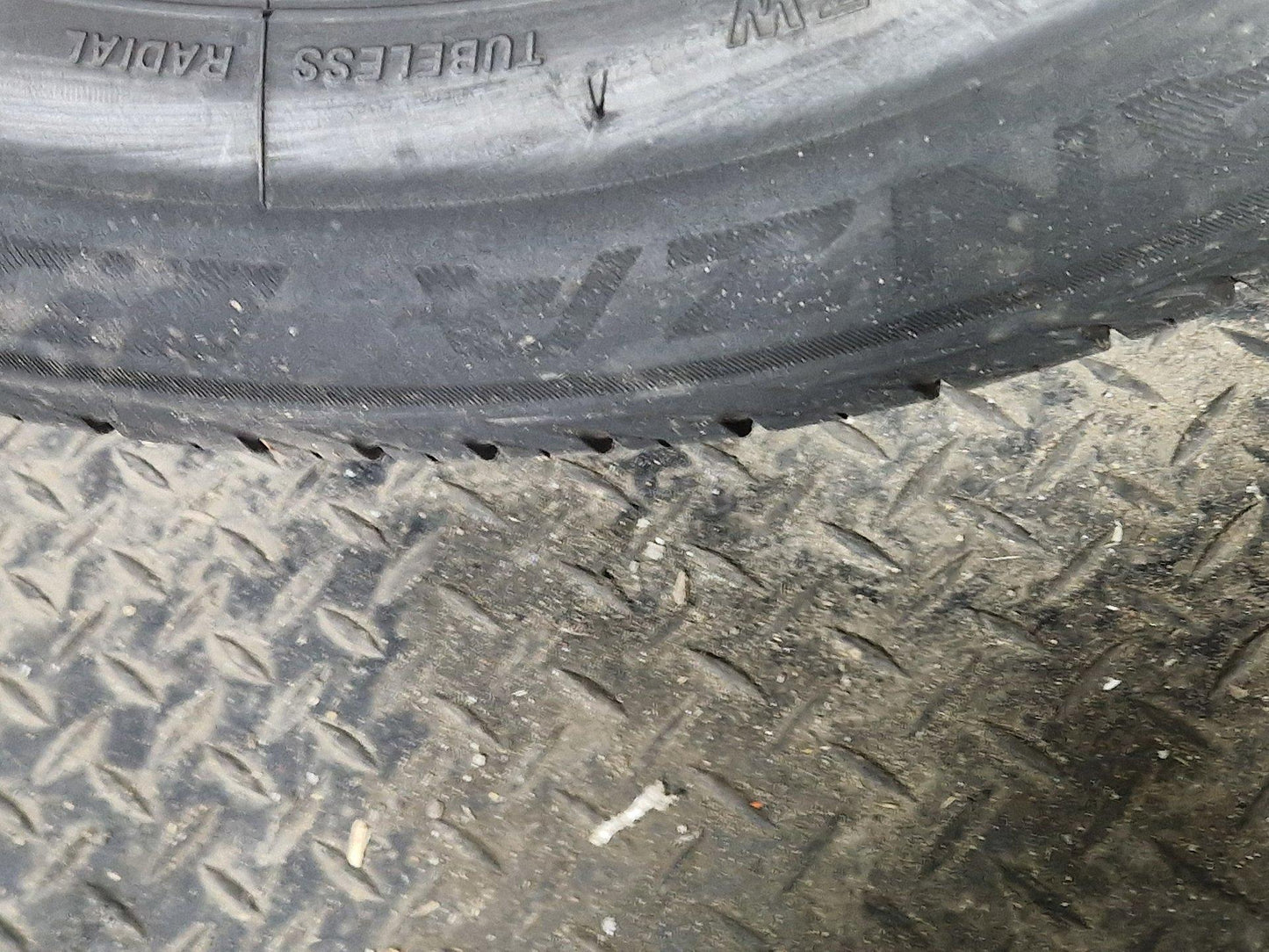 Mercedes-Benz Sprinter 17" Alloy Wheel with Tyre 6mm 225/55/17