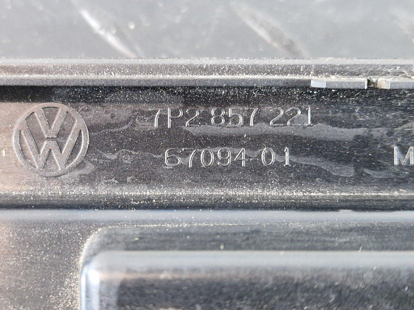 10-18 VW TOUAREG 7P GENUINE RIGHT DASHBOARD TRIM WITH VENTS 7P2857189A