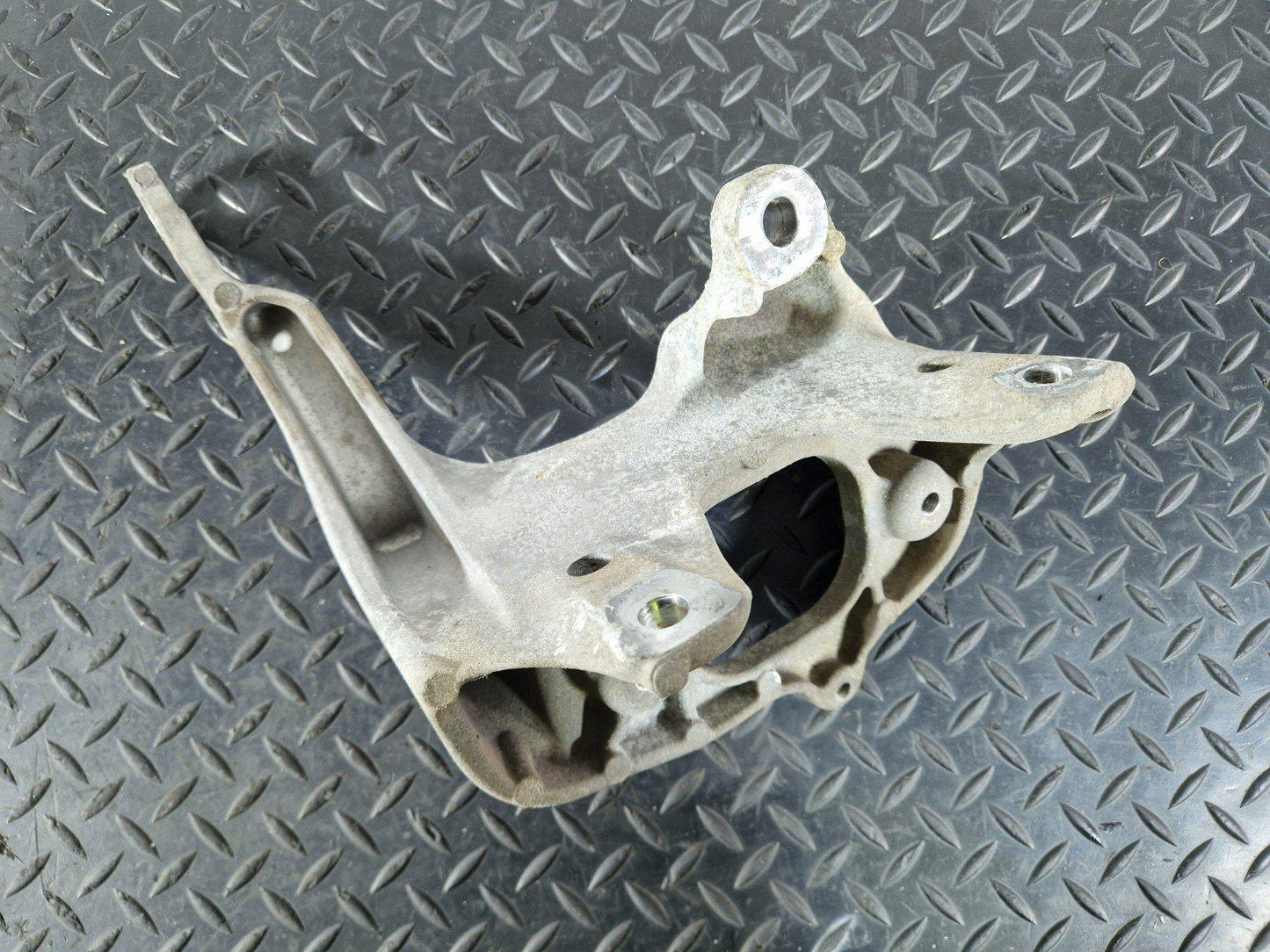 14-23 MERCEDES VITO W447 1.5 DIESEL OM622.951 GEARBOX MOUNT BRACKET A4472420001