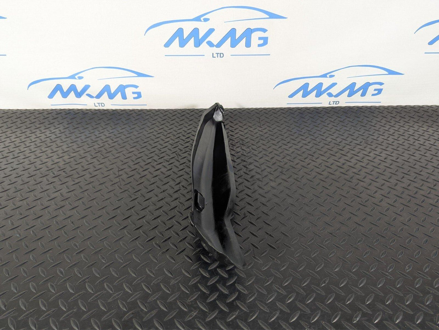 13-19 MERCEDES BENZ CLA W117 C117 FRONT RIGHT FENDER RUBBER SEAL A1178890225