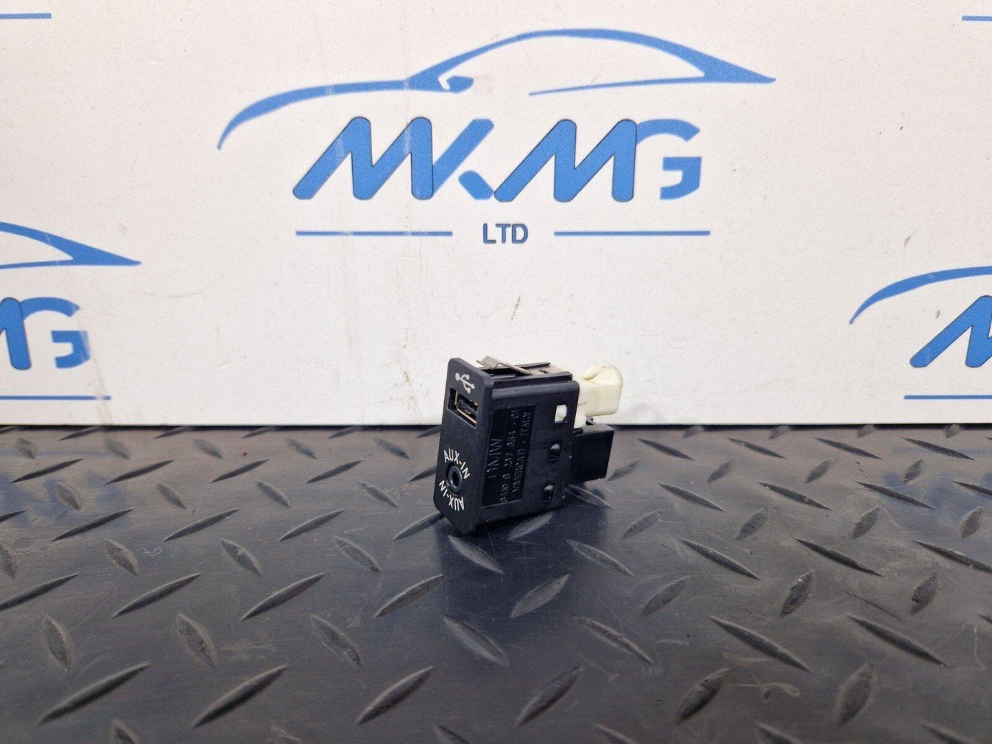 11-18 BMW 6 SERIES F06 AUX IN USB SOCKET POWER PORT 9237654