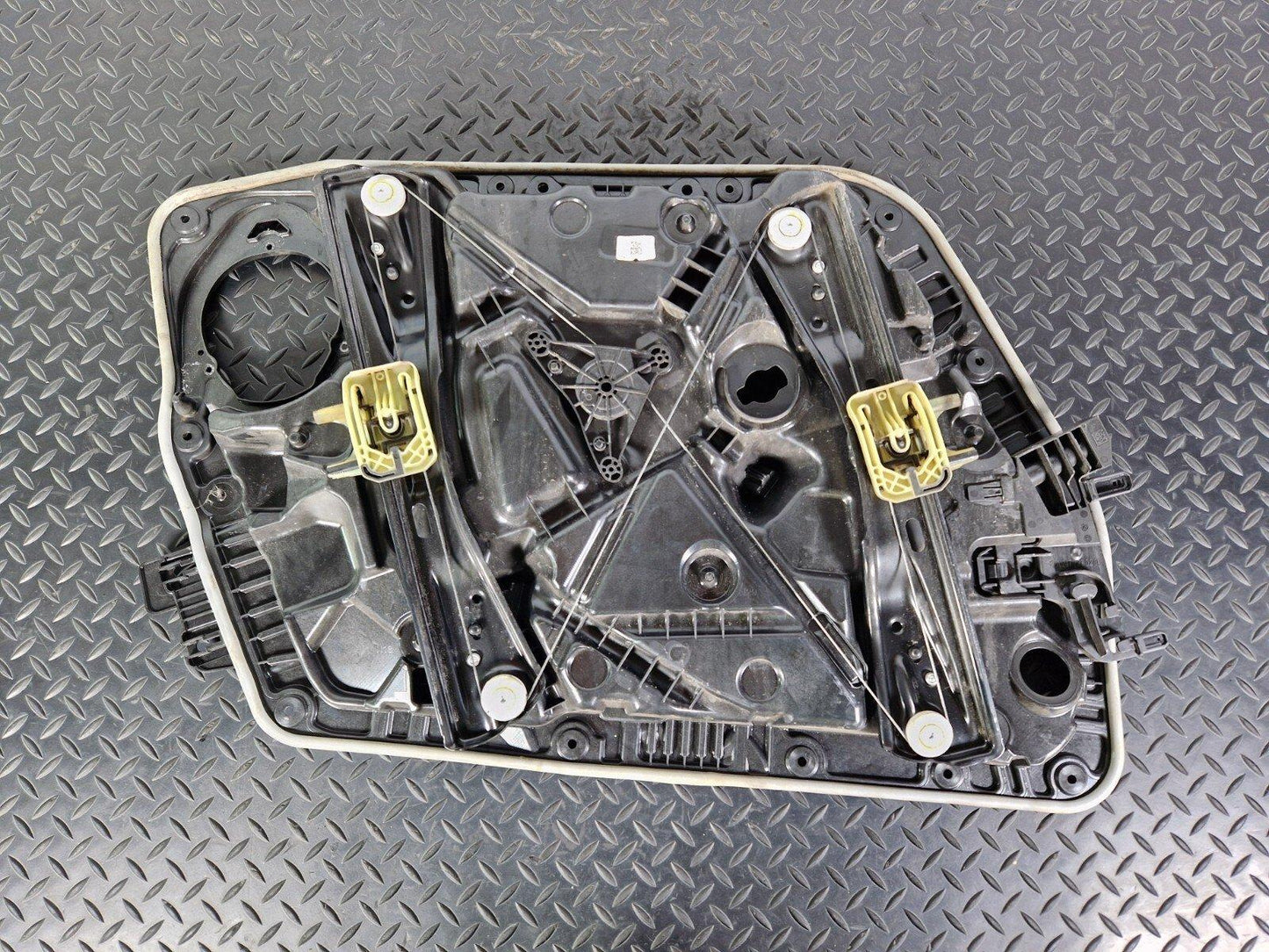 18-ON MERCEDES BENZ A CLASS W177 FRONT LEFT WINDOW REGULATOR A1775409710